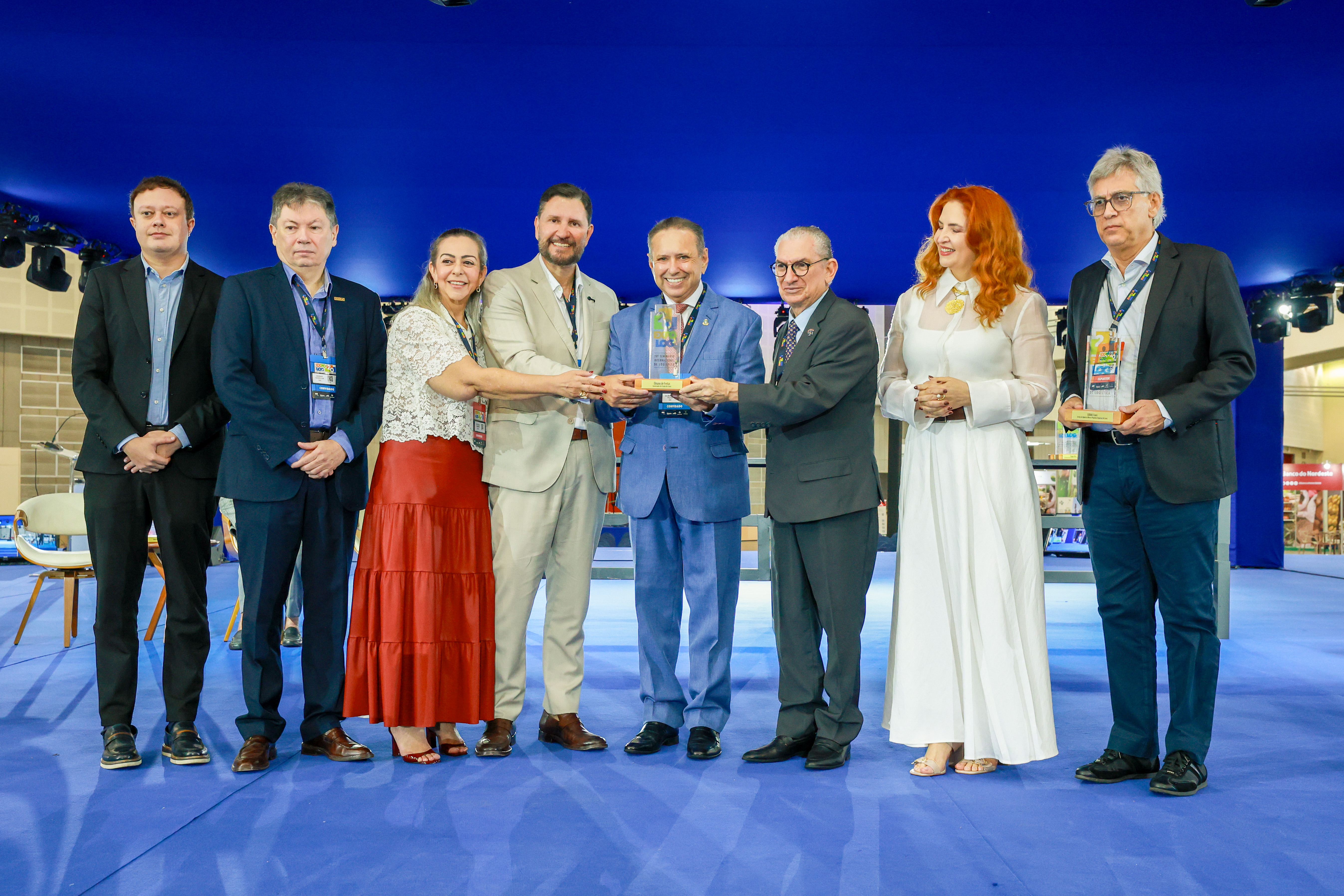 Presidente da Alece, deputado Romeu Aldigueri (PSB), recebeu troféu de homenagem durante a abertura do evento