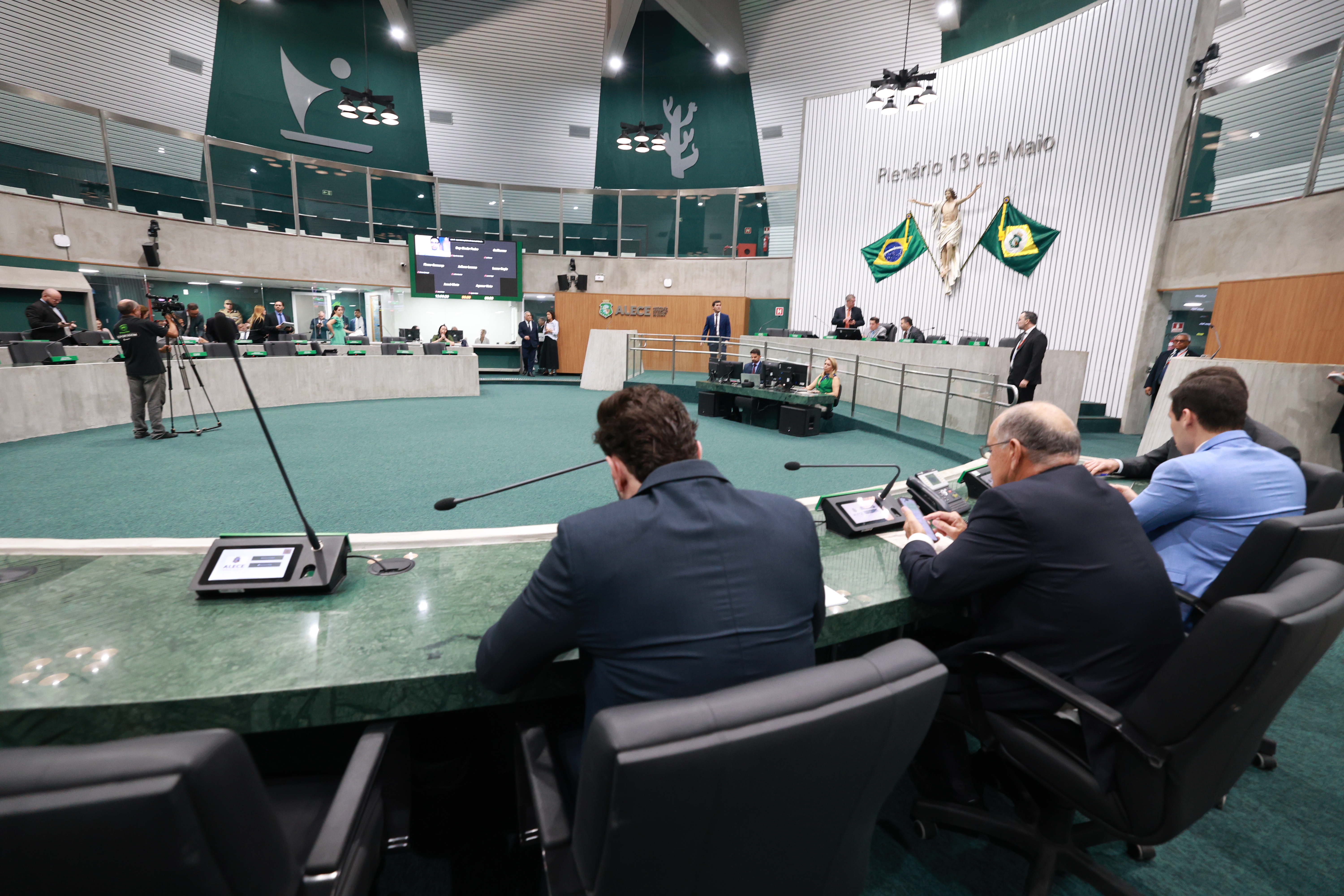 Treze proposições de parlamentares são aprovadas na sessão plenária desta quinta