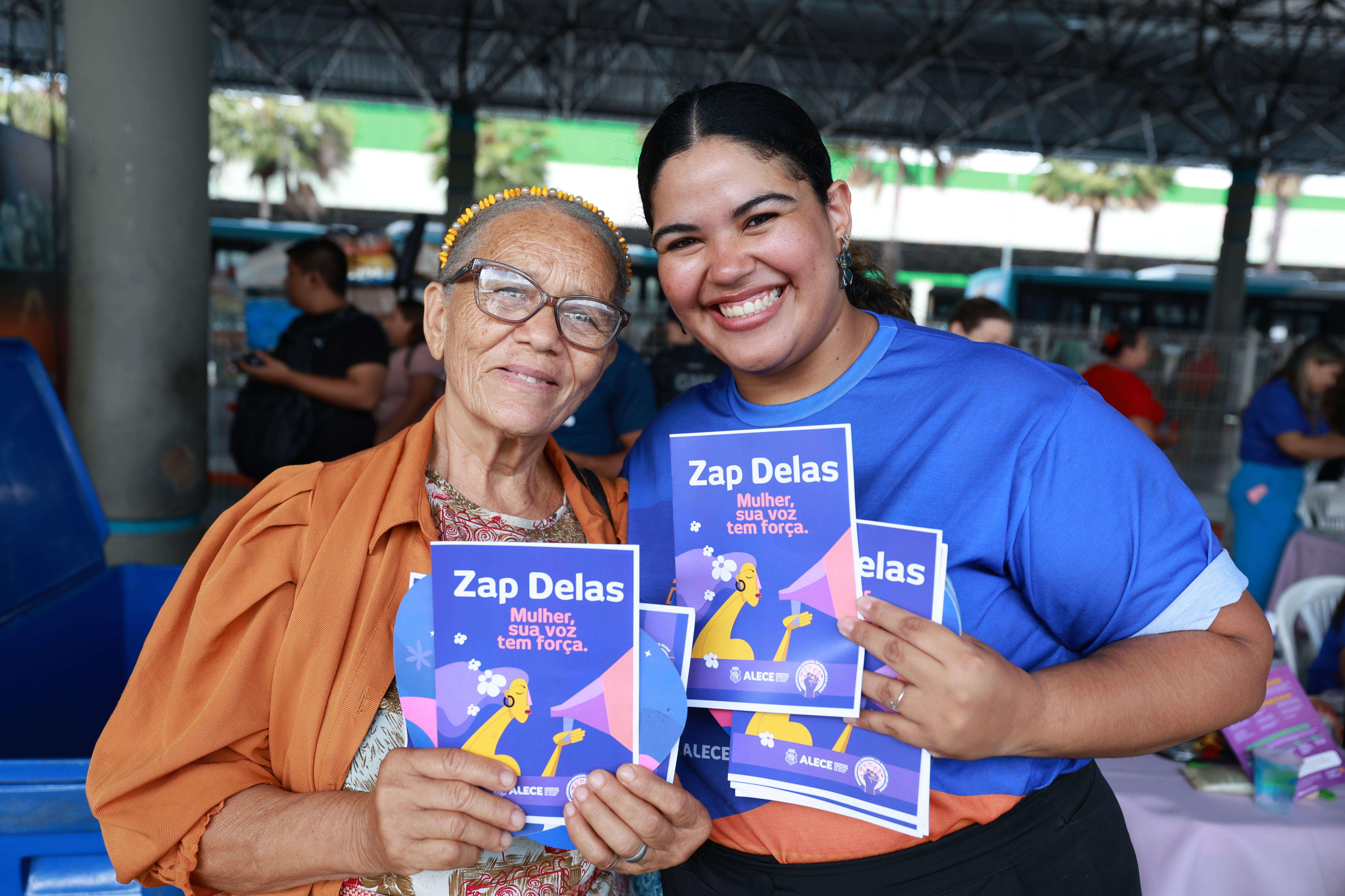 Procuradoria da Mulher da Alece realiza campanha de prevenção à violência no Antônio Bezerra