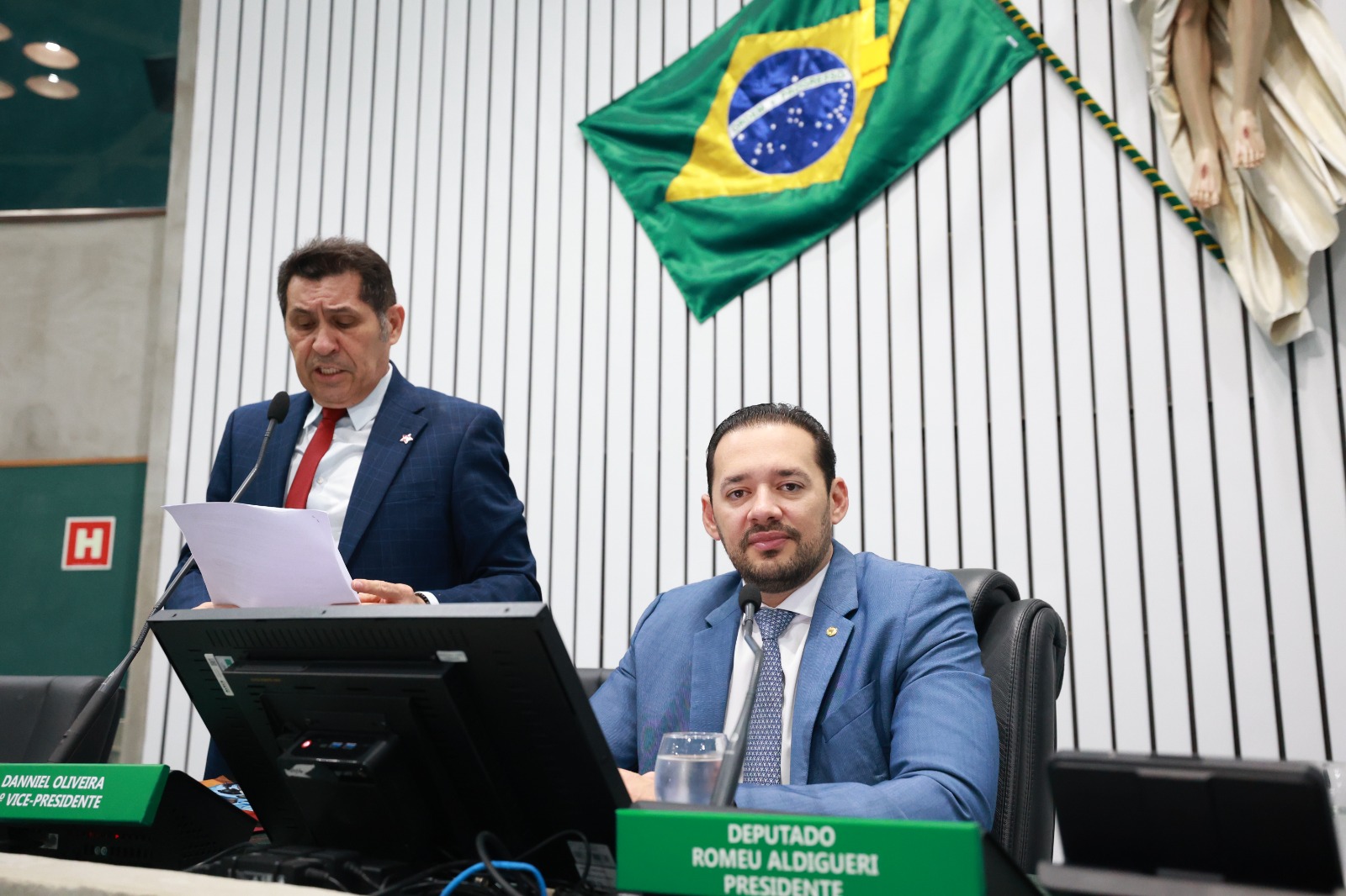A leitura das matérias foi feita pelo deputado De Assis Diniz (PT)