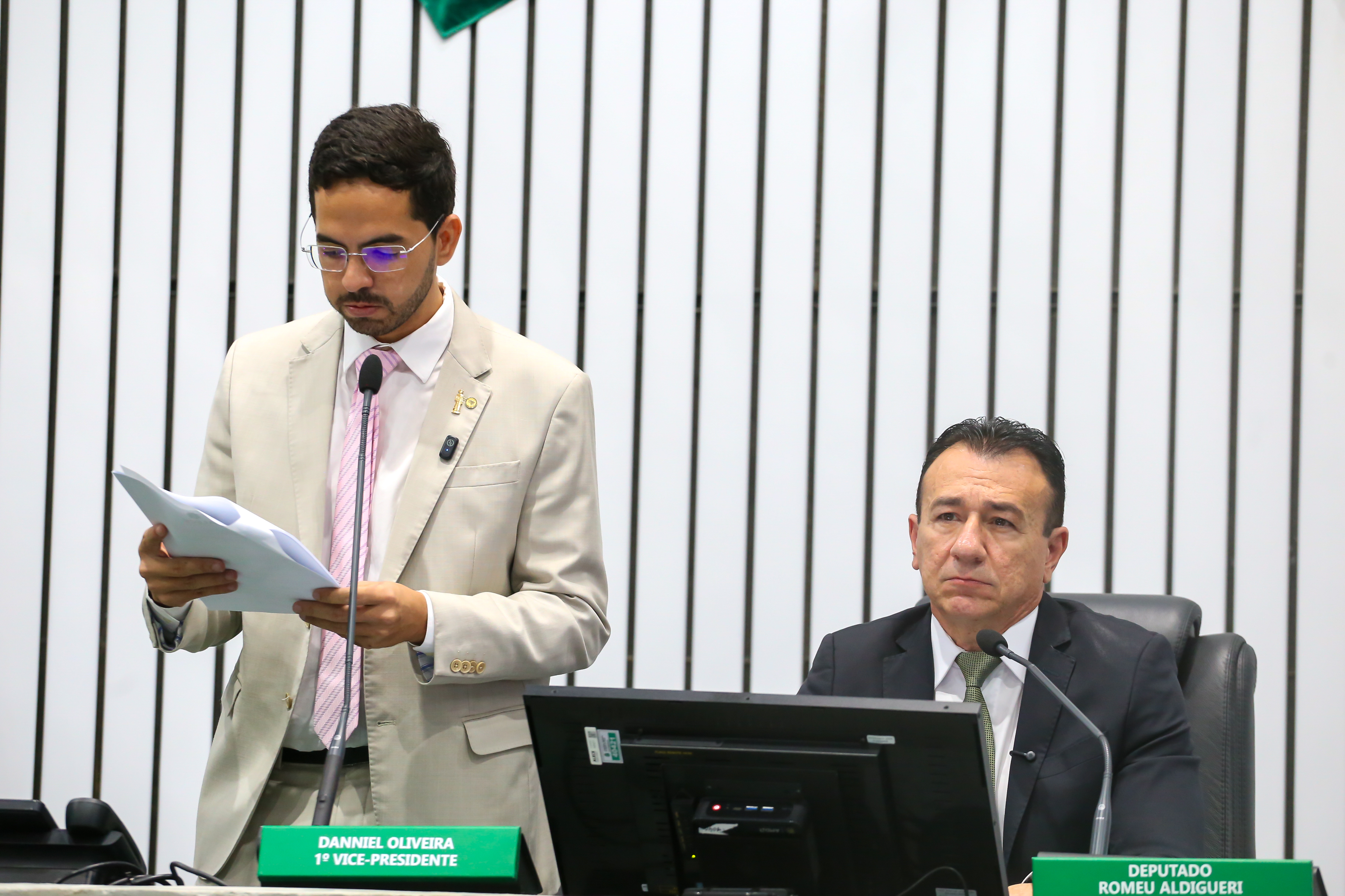 A leitura das matérias foi realizada pelo deputado Davi de Raimundão (MDB)