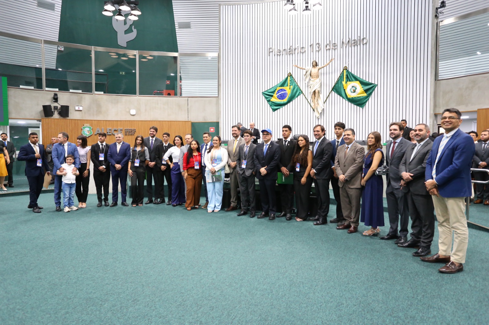 Estudantes acompanharam a realização da sessão plenária desta quinta-feira (11/12