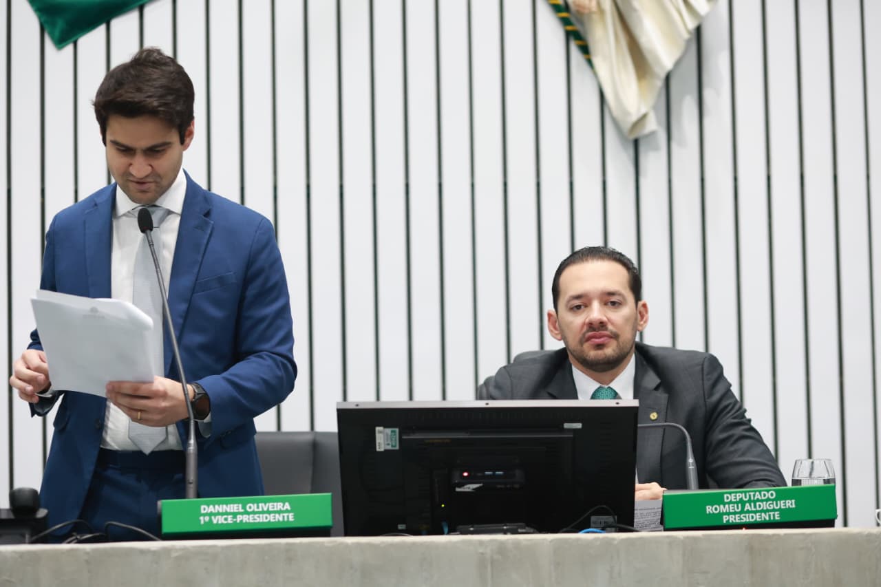 A leitura das matérias foi feita pelo deputado Pedro Matos (Avante)