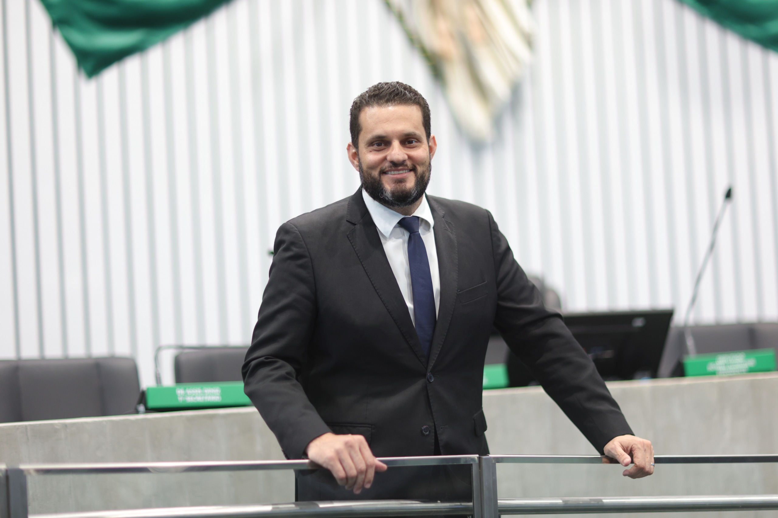 Alece concede Título de Cidadão Cearense ao cerimonialista Edson Santos Júnior