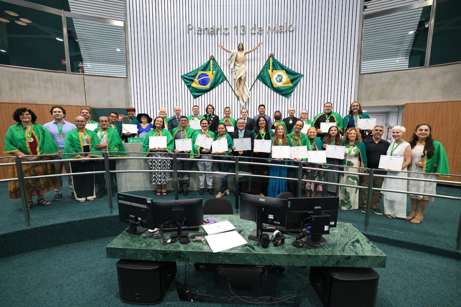 Os homenageados receberam placas comemorativas alusivas ao Dia Mundial do Teatro e o Dia Estadual do Teatro Cearense