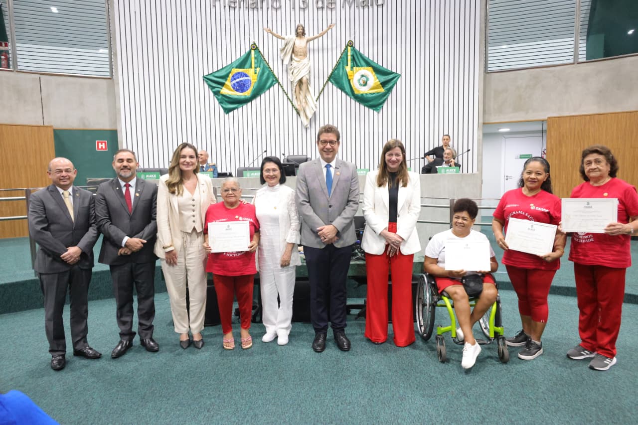 Voluntárias do projeto Saúde, Bombeiros e Sociedade recebem homenagem em sessão solene