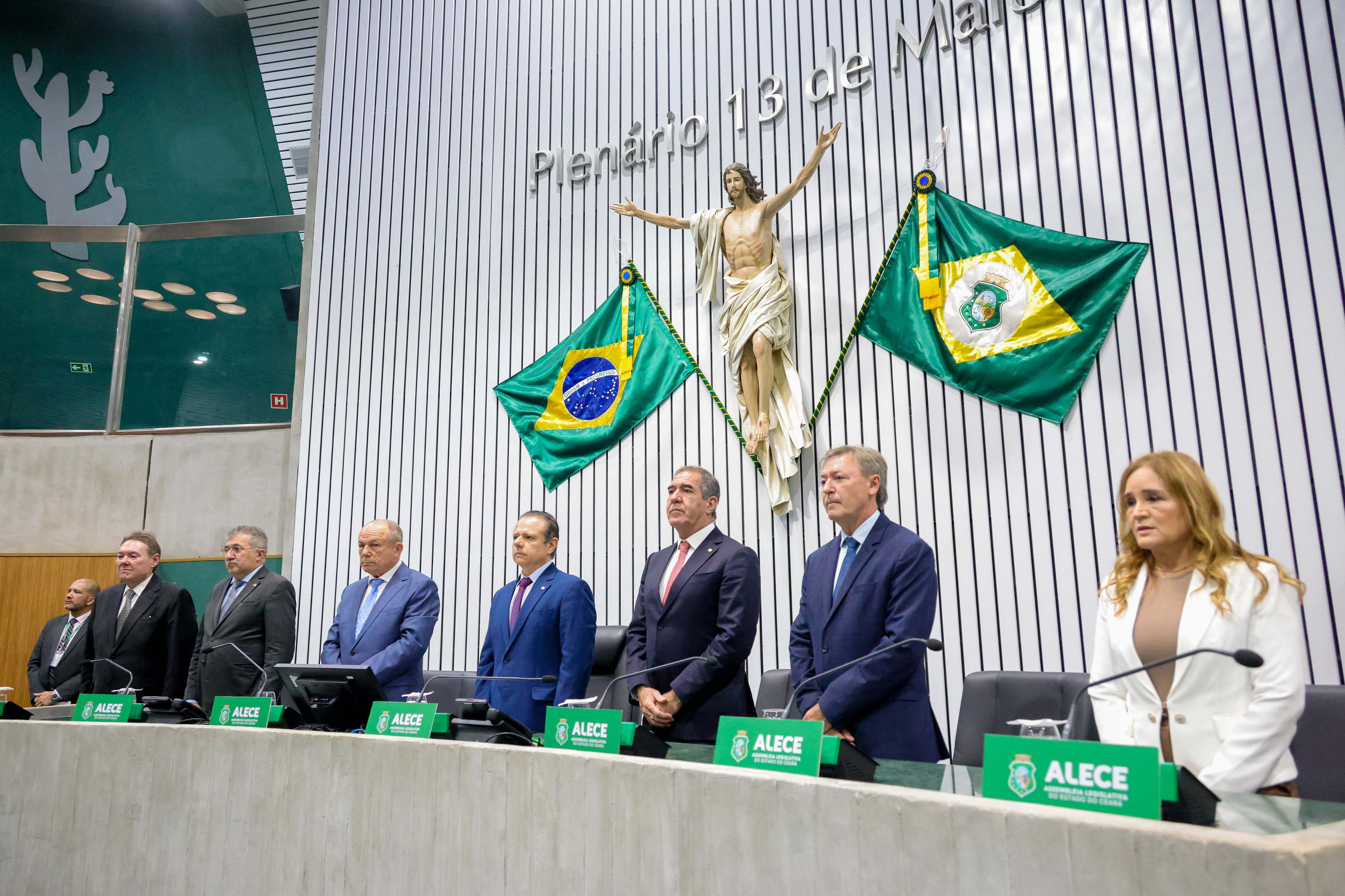 Autoridades e representantes da rede de supermercados compuseram a mesa da cerimônia