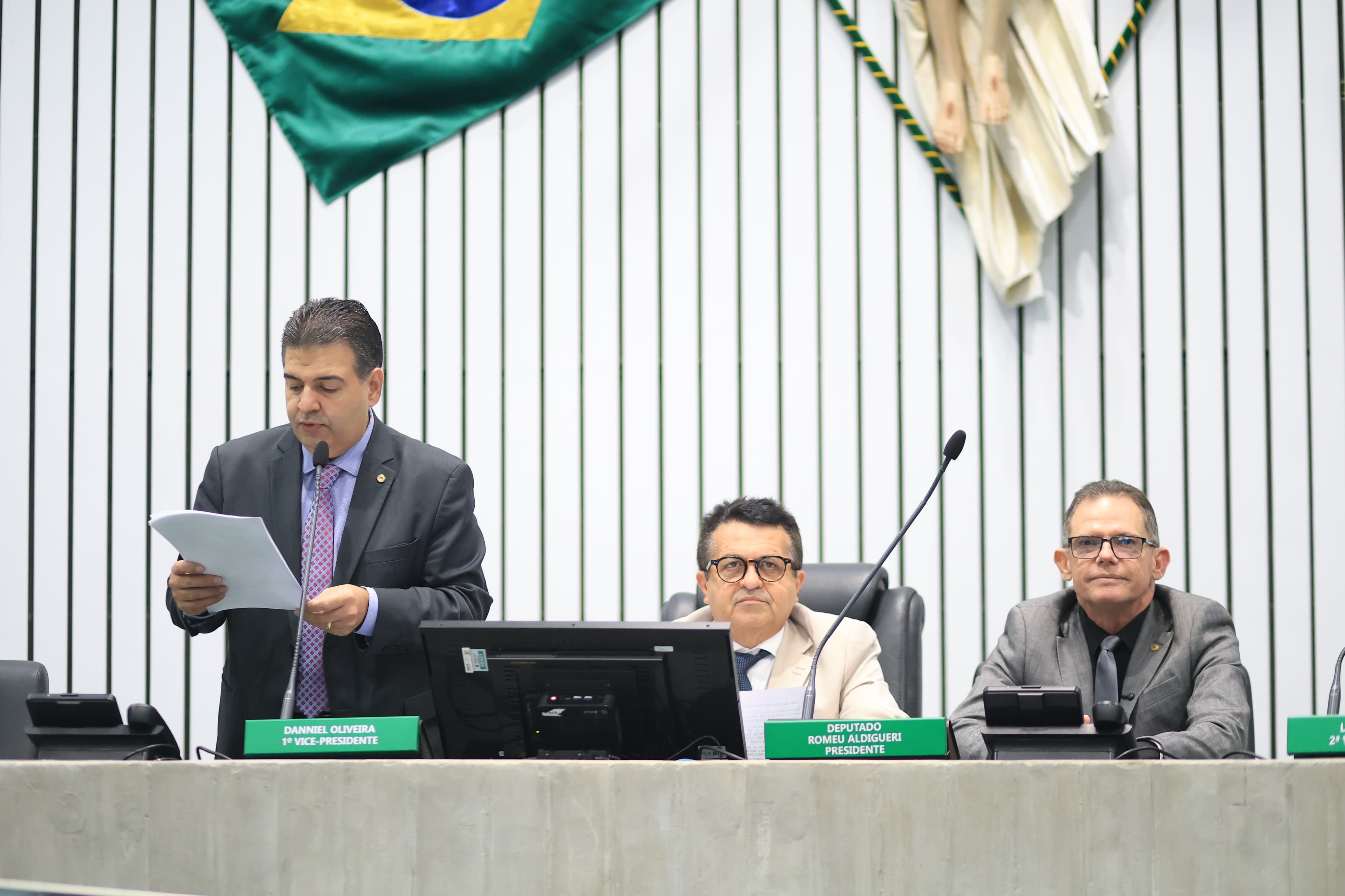 A leitura das proposições foi realizada pelo deputado Felipe Mota (PSDB)