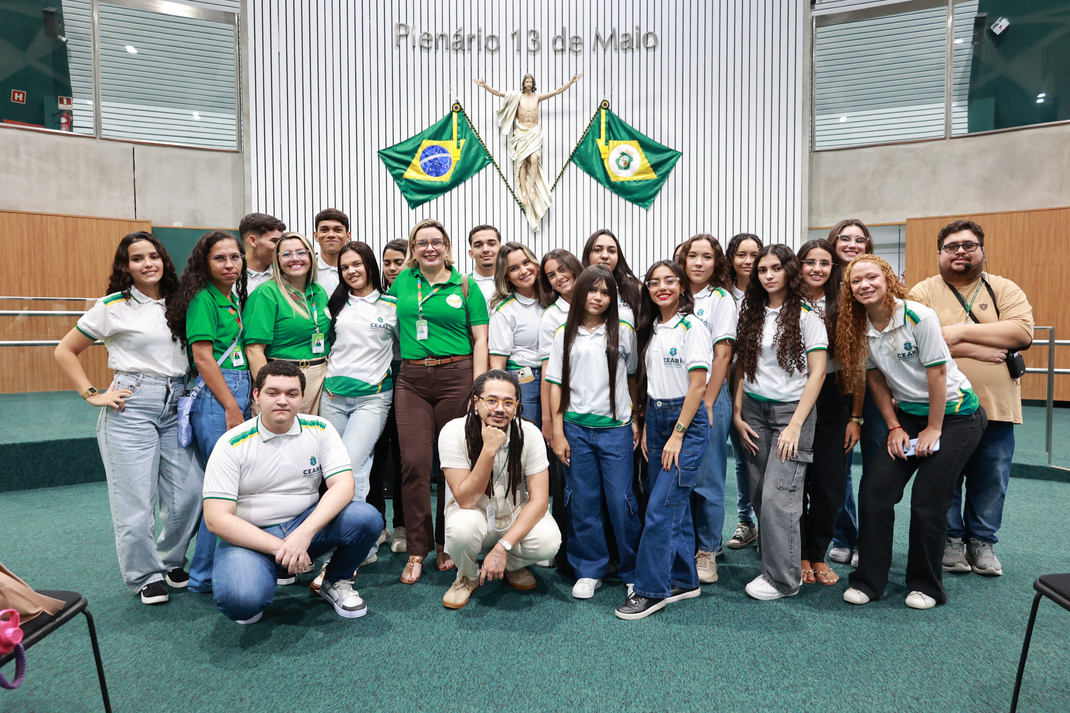 O Parlamento e sua História: 19 alunos de Jaguaribe conhecem a Alece nesta sexta