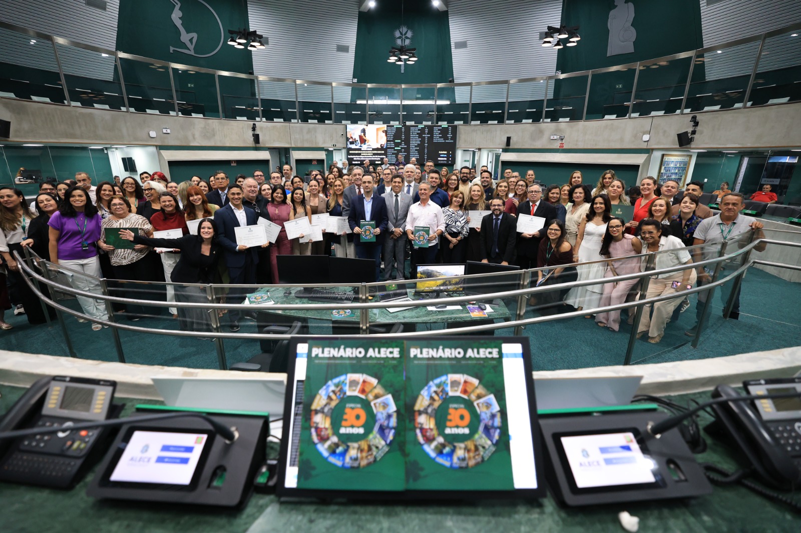 A homenagem reuniu diversos profissionais que deixaram suas marcas nos veículos nesses anos de história
