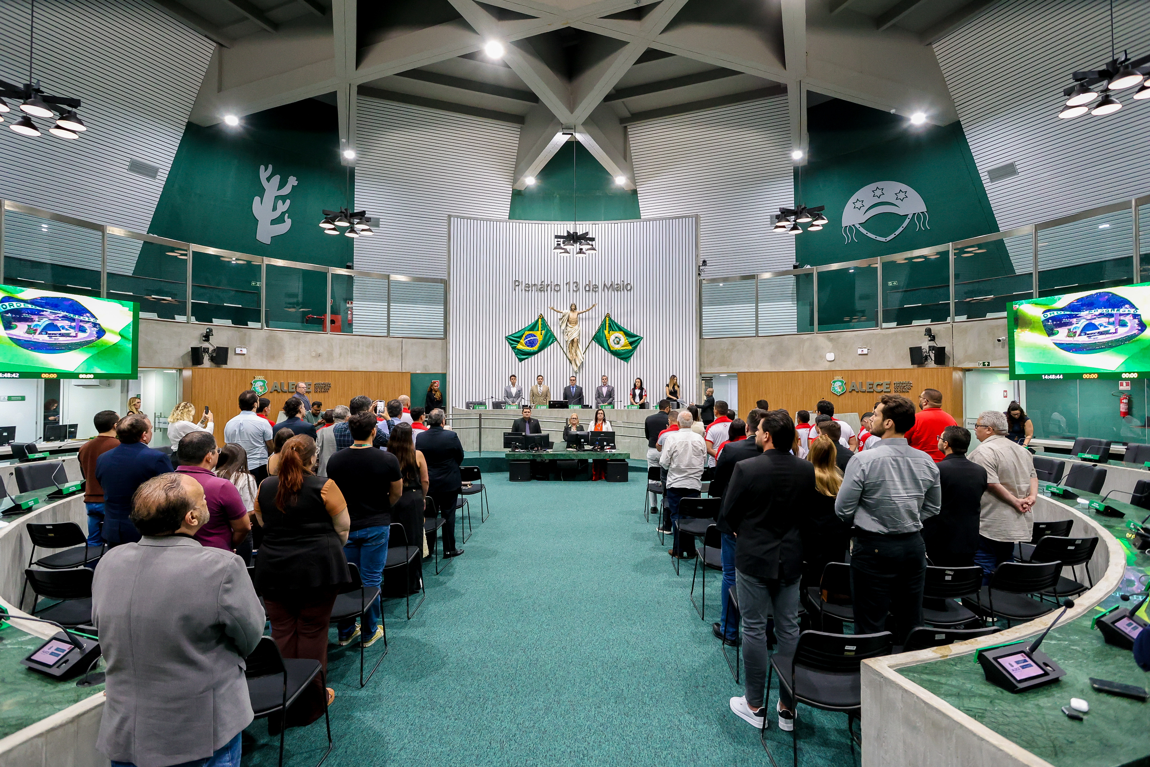 Alece celebra 18 anos da Via Medicamentos e homenageia colaboradores
