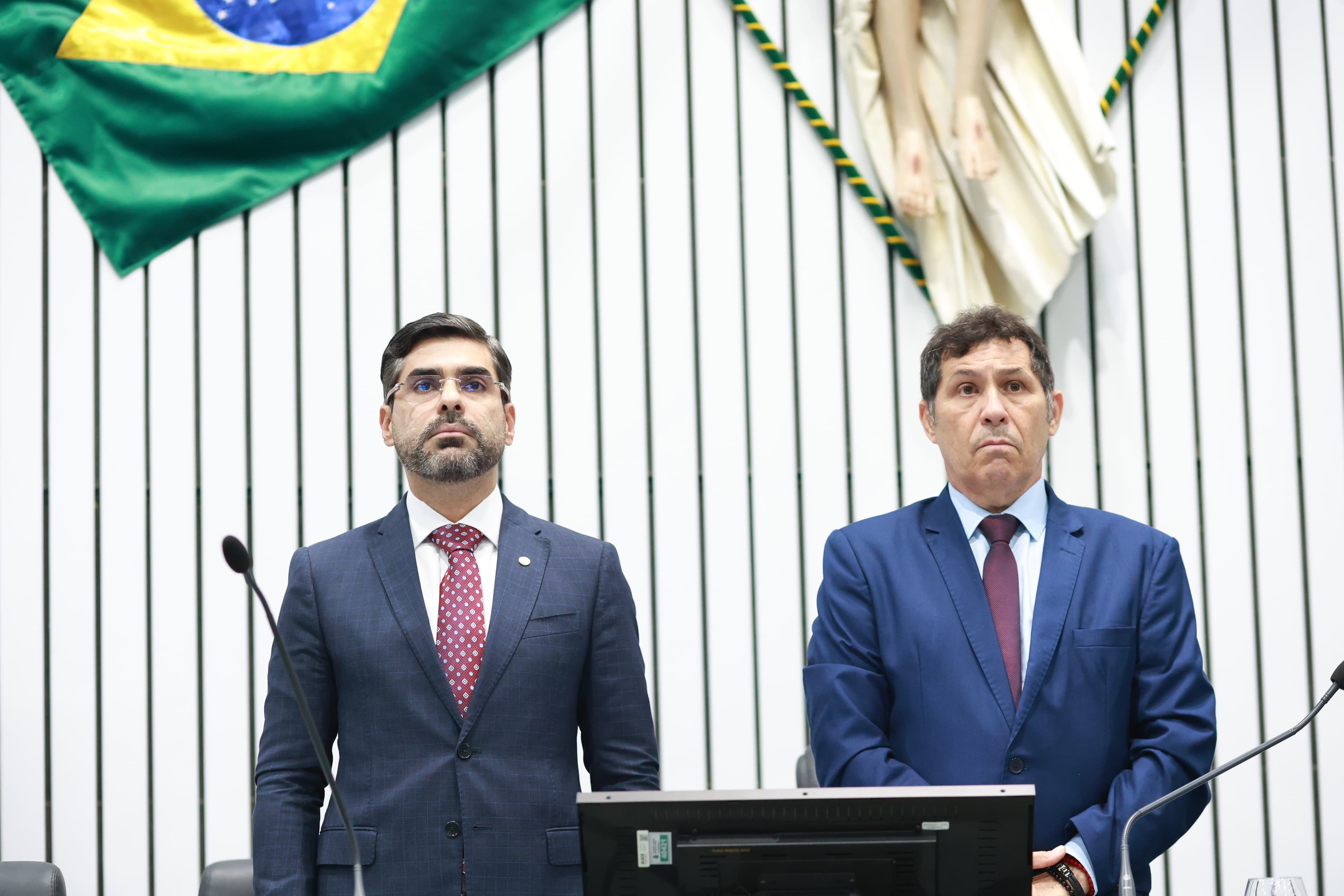 Alece levanta sessão por morte do ex-deputado Ernani de Queiroz Viana