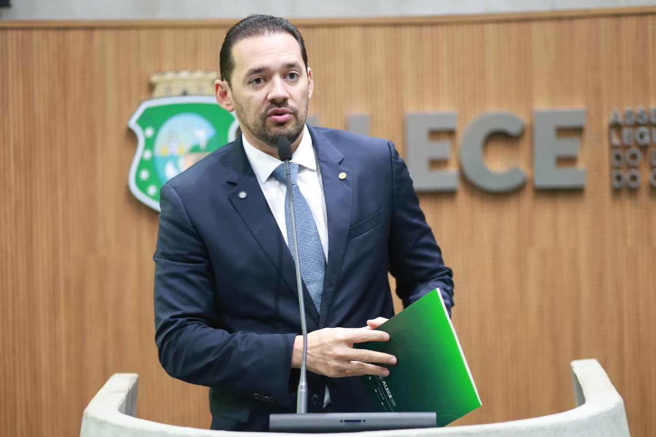 Danniel Oliveira lamenta feminicídio de adolescente e defende endurecimento das leis