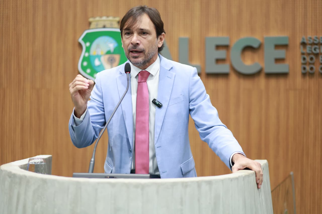 Guilherme Sampaio exalta educação cearense e cobra financiamento para o PNE