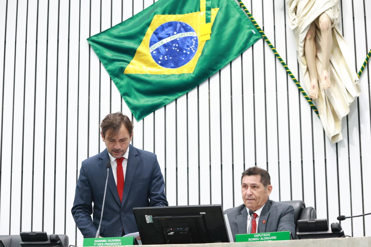 A leitura das matérias foi realizada pelo deputado Guilherme Sampaio (PT)