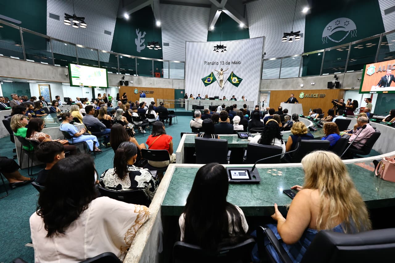 Sessão solene em comemoração ao Dia Nacional da Educação