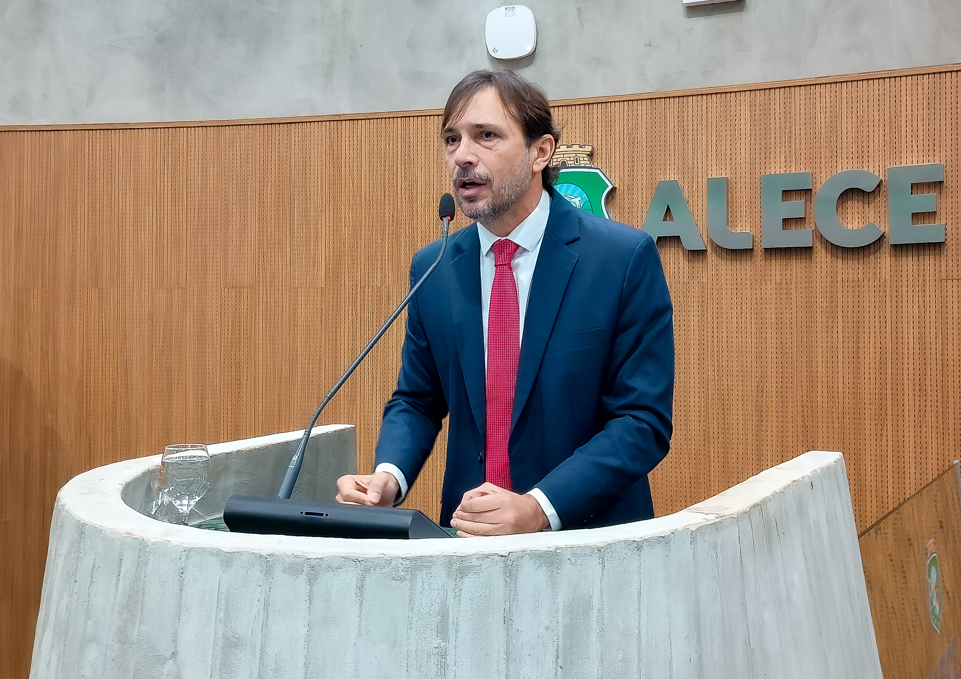Guilherme Sampaio destaca o reconhecimento nacional à educação do Ceará