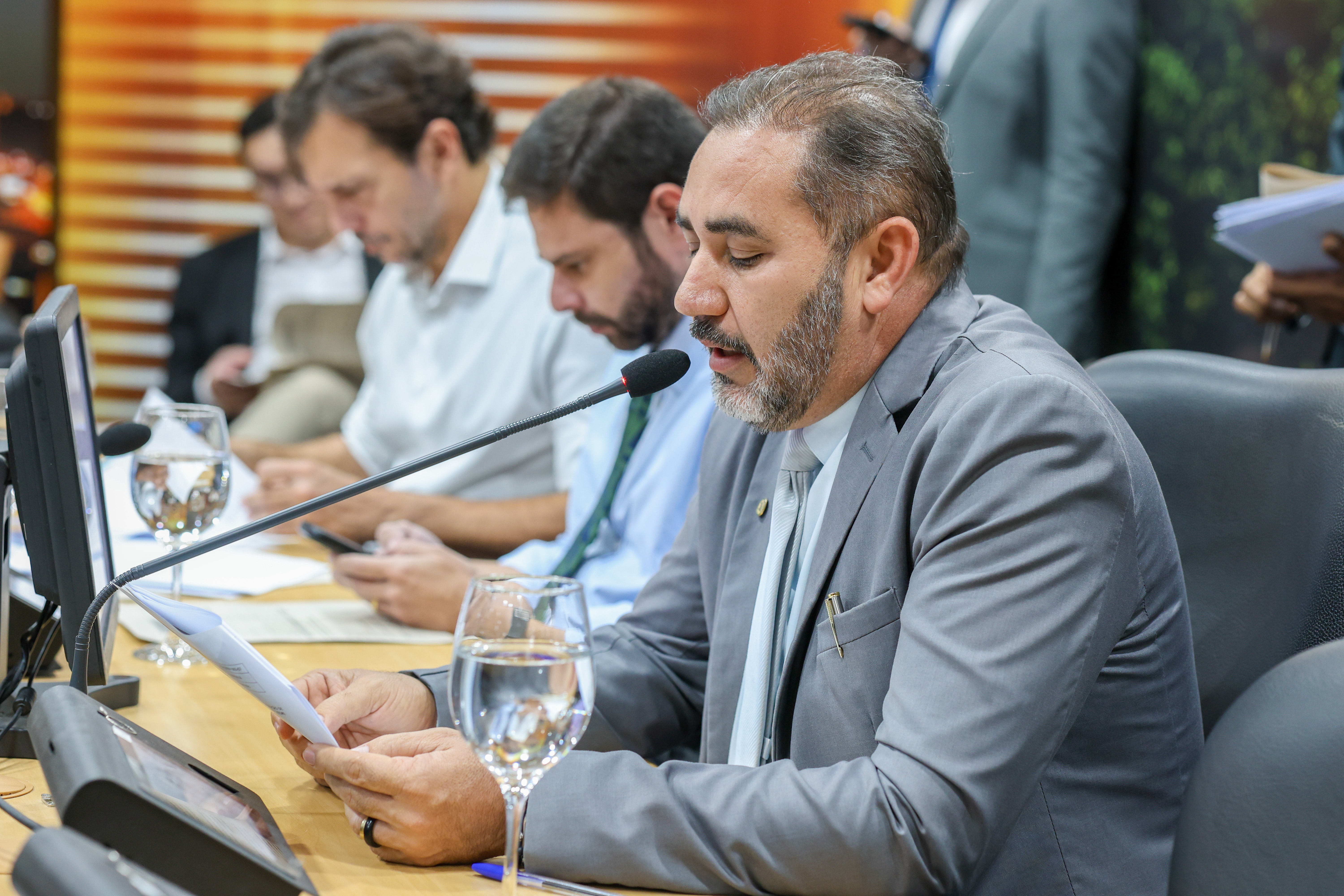 Comissões aprovam 13 projetos e dois pedidos de audiência pública nesta terça