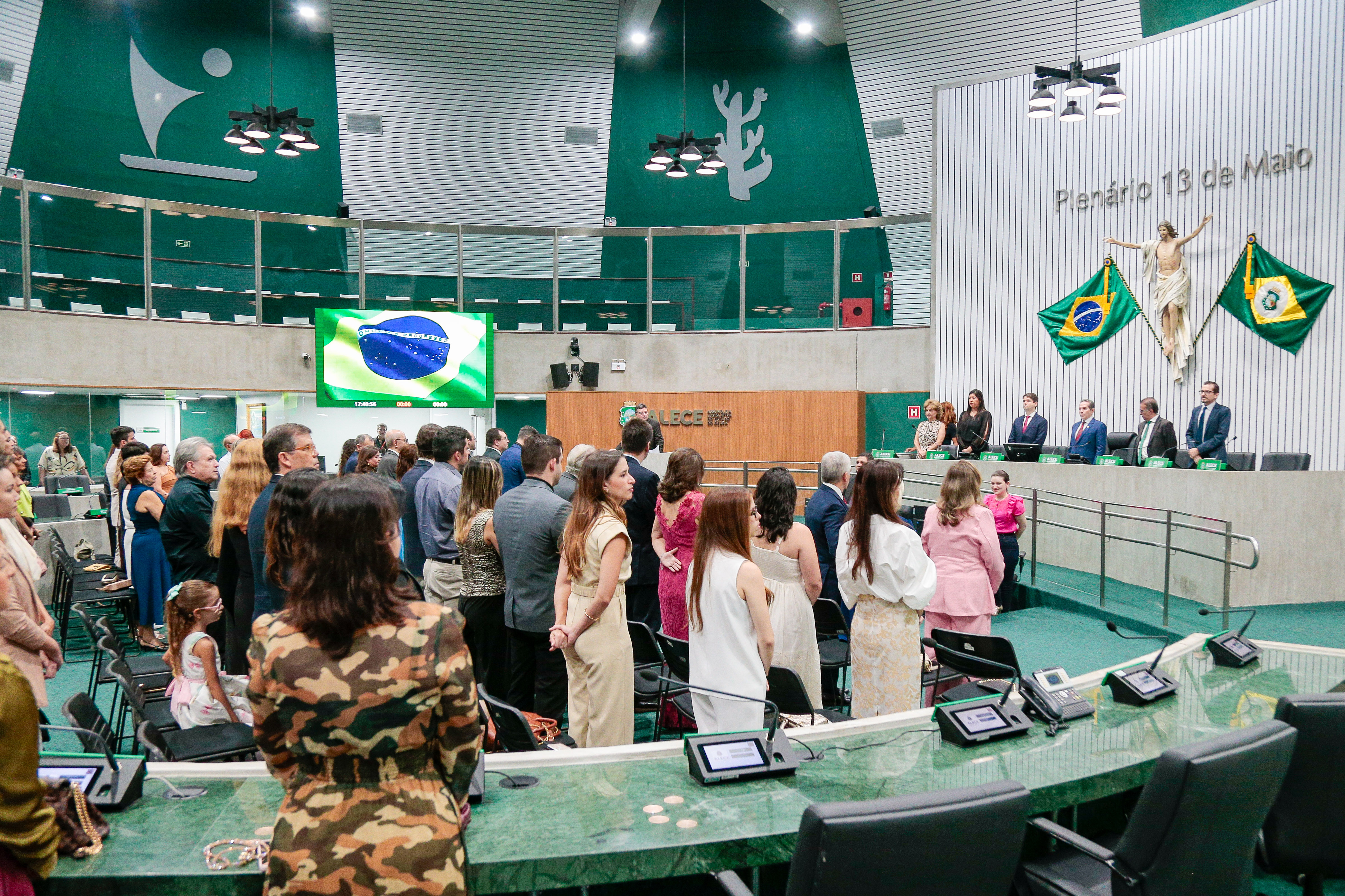 Sessão solene foi realizada no Plenário 13 de Maio