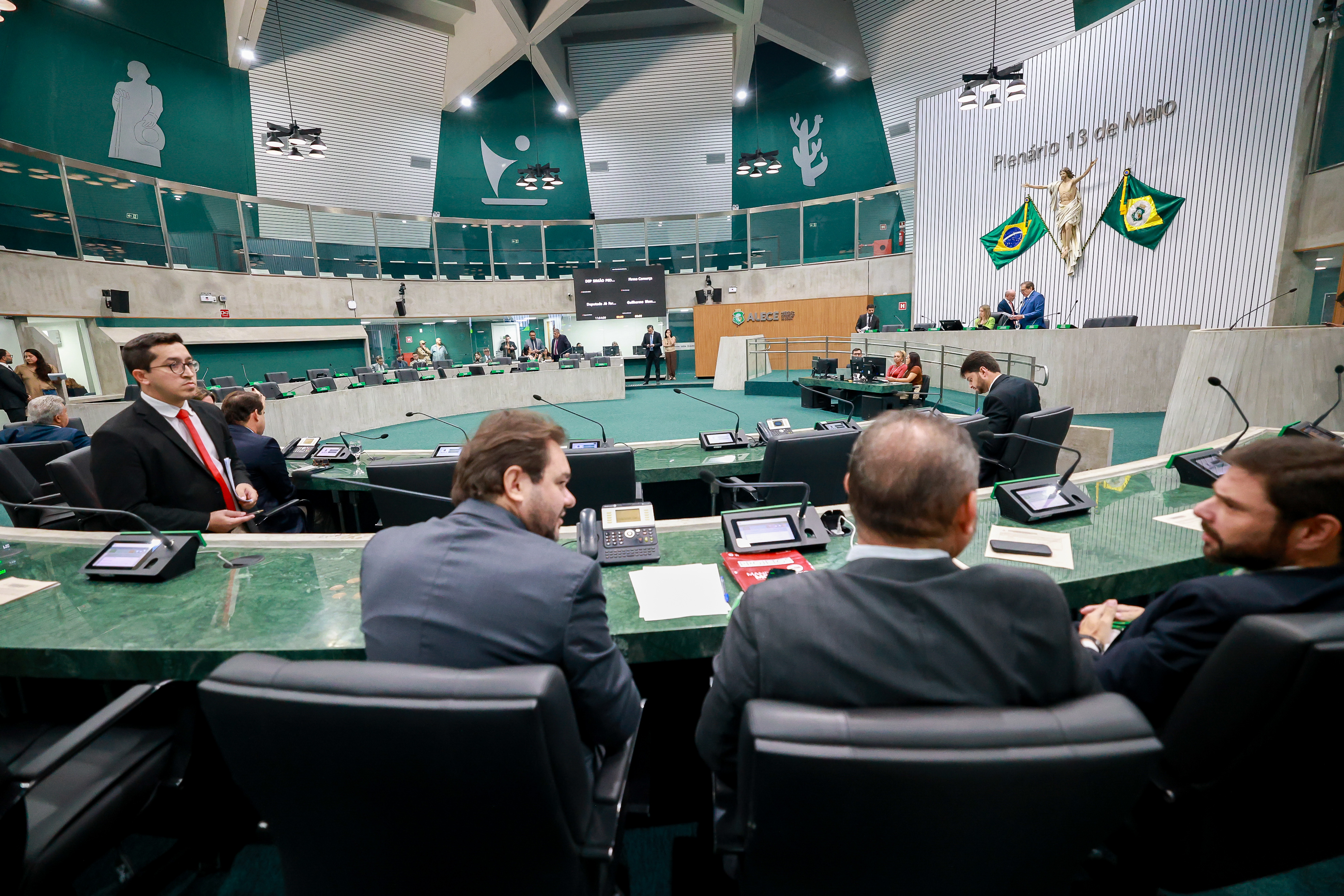 Deputados elogiam gestores e destacam projetos em tramitação