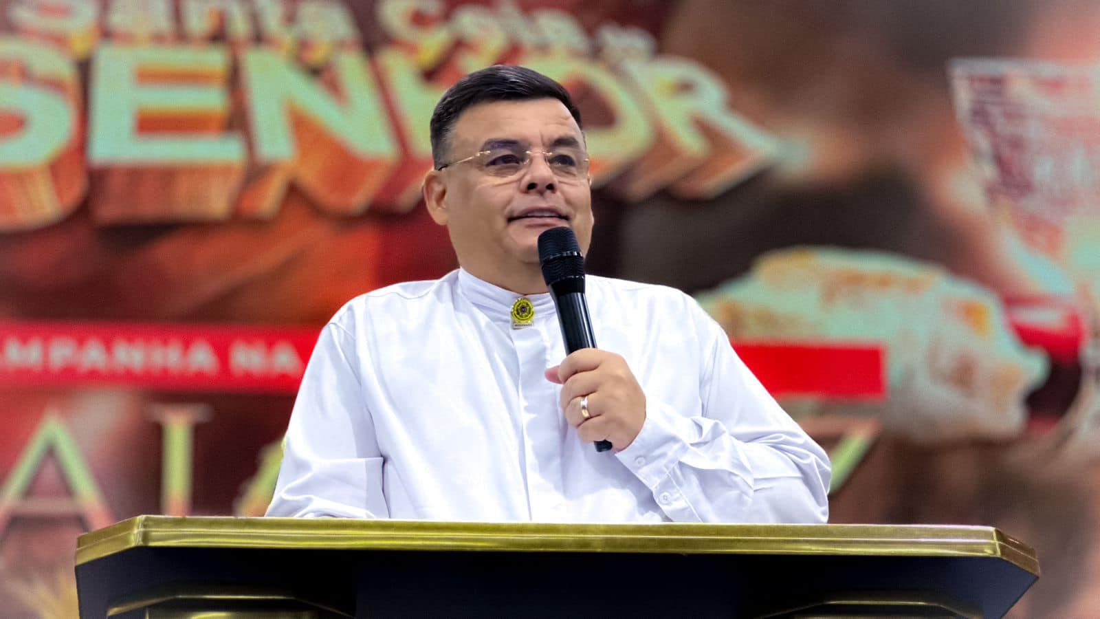 Alece homenageia o pastor Ivan Cruz de Almeida com Título de Cidadão Cearense