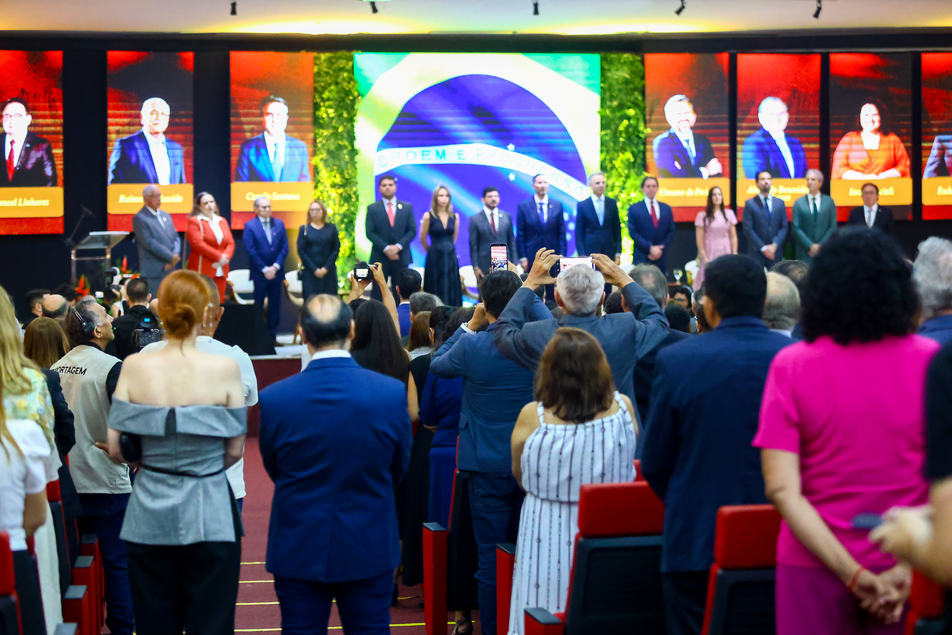 Parlamentares e autoridades reconhecem contribuições de agraciados com a Medalha 13 de Maio na Alece