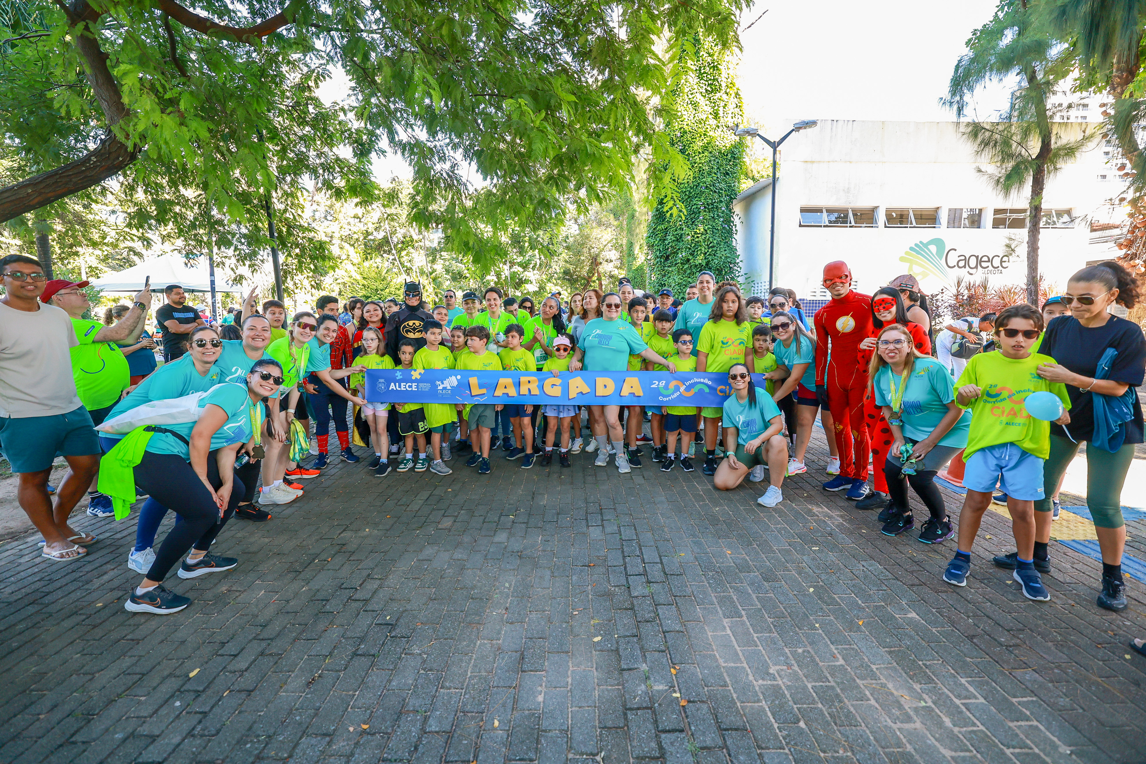 A largada da Corrida da Inclusão ocorreu na Praça da Imprensa, onde foi montada estrutura para receber jovens com TEA e T21, atendidos pelo Ciadi