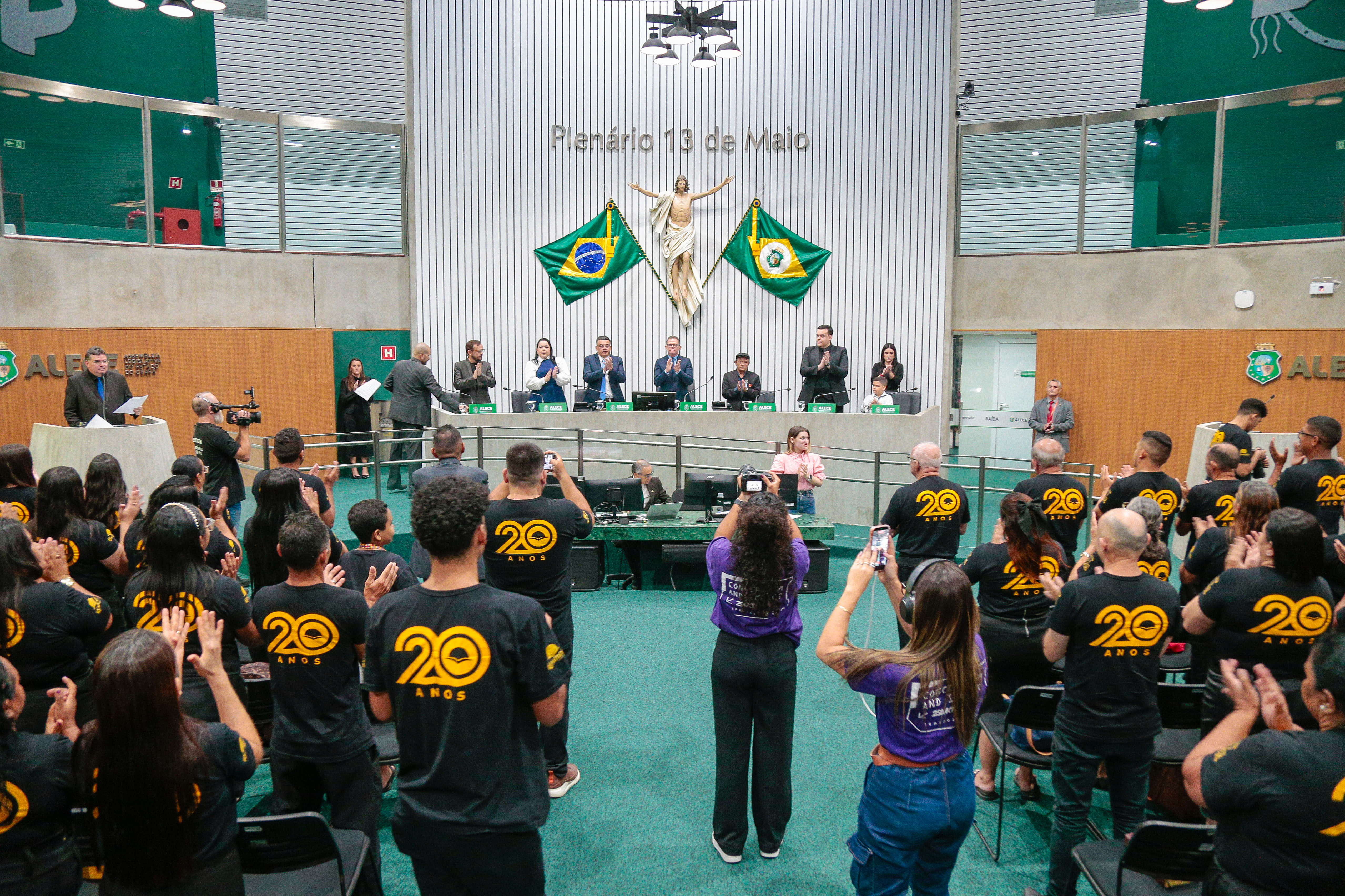 Sessão solene foi realizada no Plenário 13 de Maio