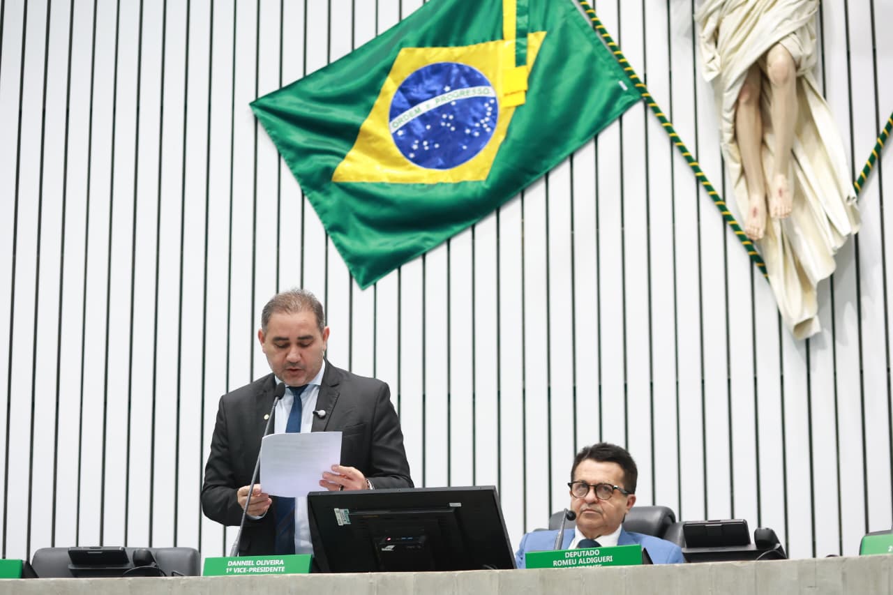 A leitura das matérias foi realizada pelo deputado Missias Dias (PT)
