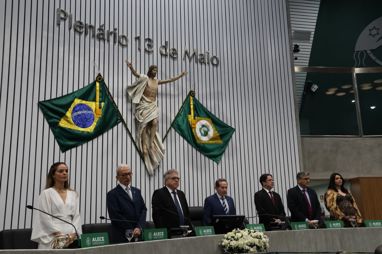 José Lima Rocha recebe Medalha João Otávio Lobo em reconhecimento por atuação na Unichristus