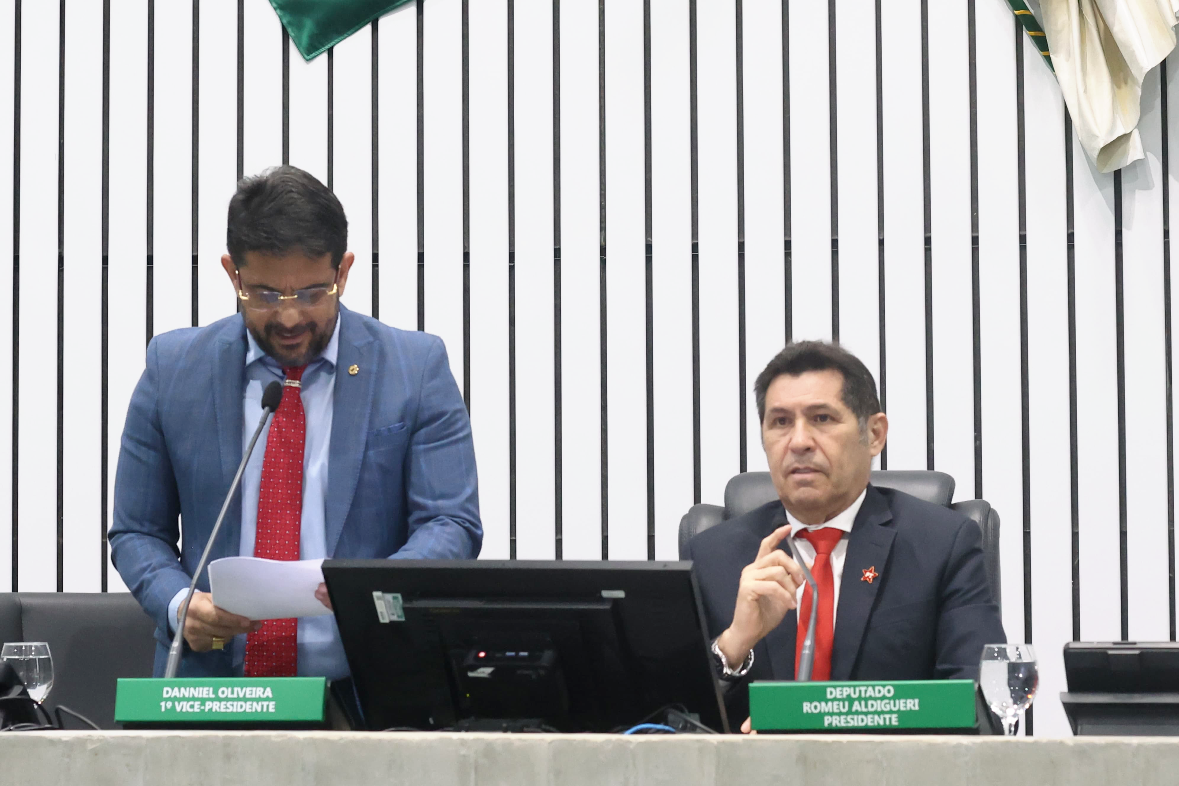 A leitura das matérias foi realizada pelo deputado Apóstolo Luiz Henrique (MDB)