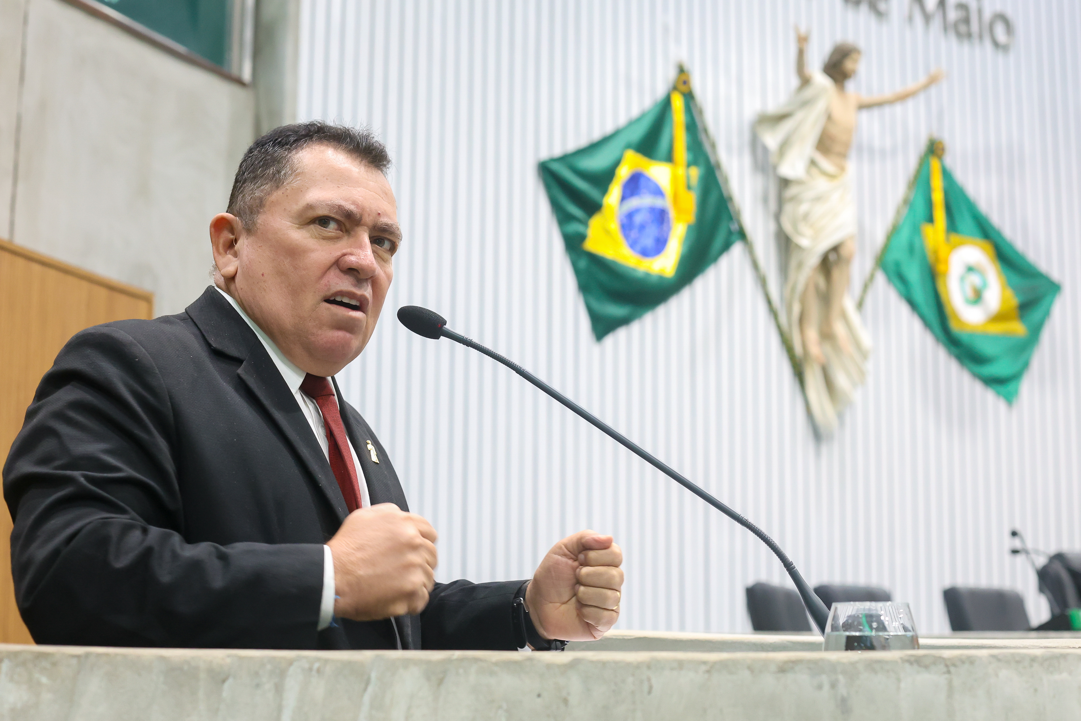 Almir Bié comemora assinatura de ordem de serviço para abastecimento d’água em Itatira