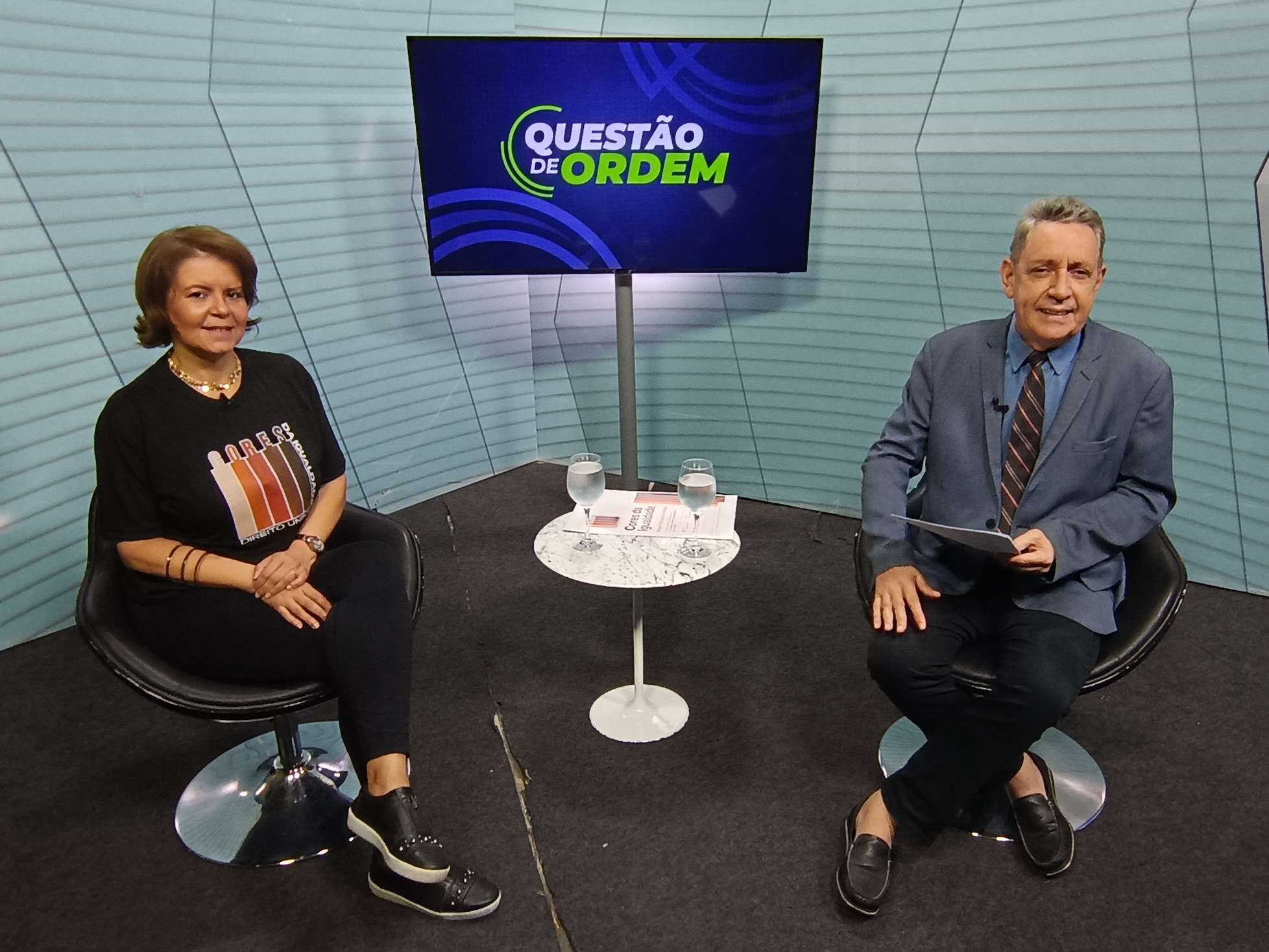 Professora Bleine Queiroz Caúla (à esquerda) e o jornalista Renato Abreu (à direita)