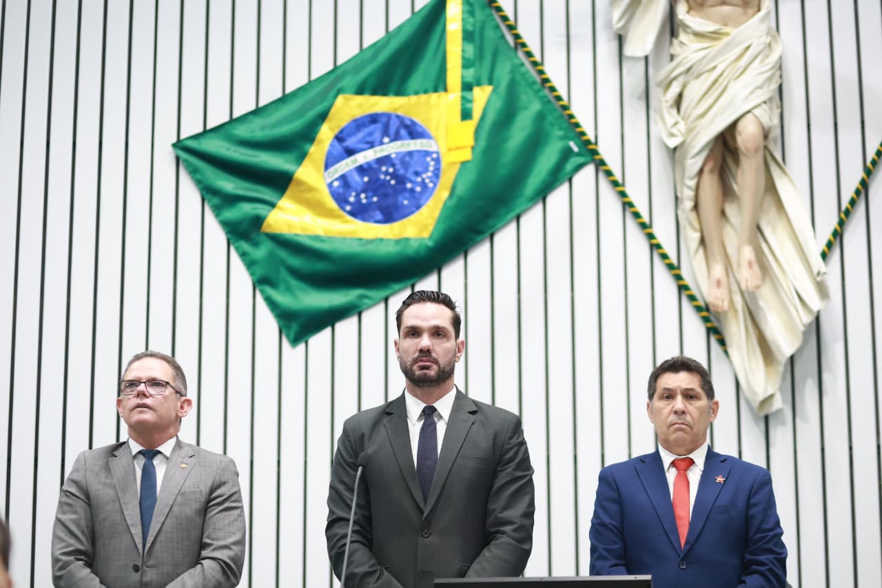 Alece presta minuto de silêncio em memória das vítimas de acidente em Tauá
