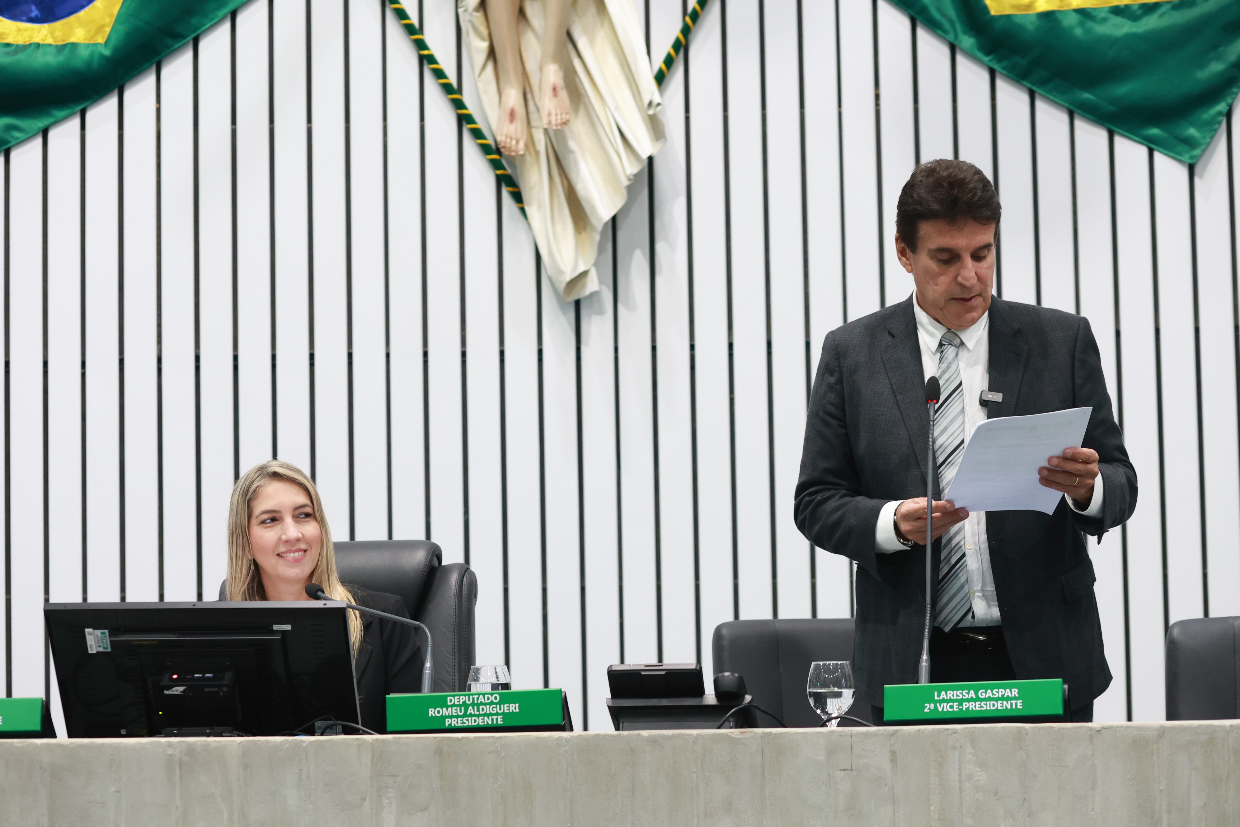 A leitura das matérias foi feita pelo deputado Agenor Neto (MDB)