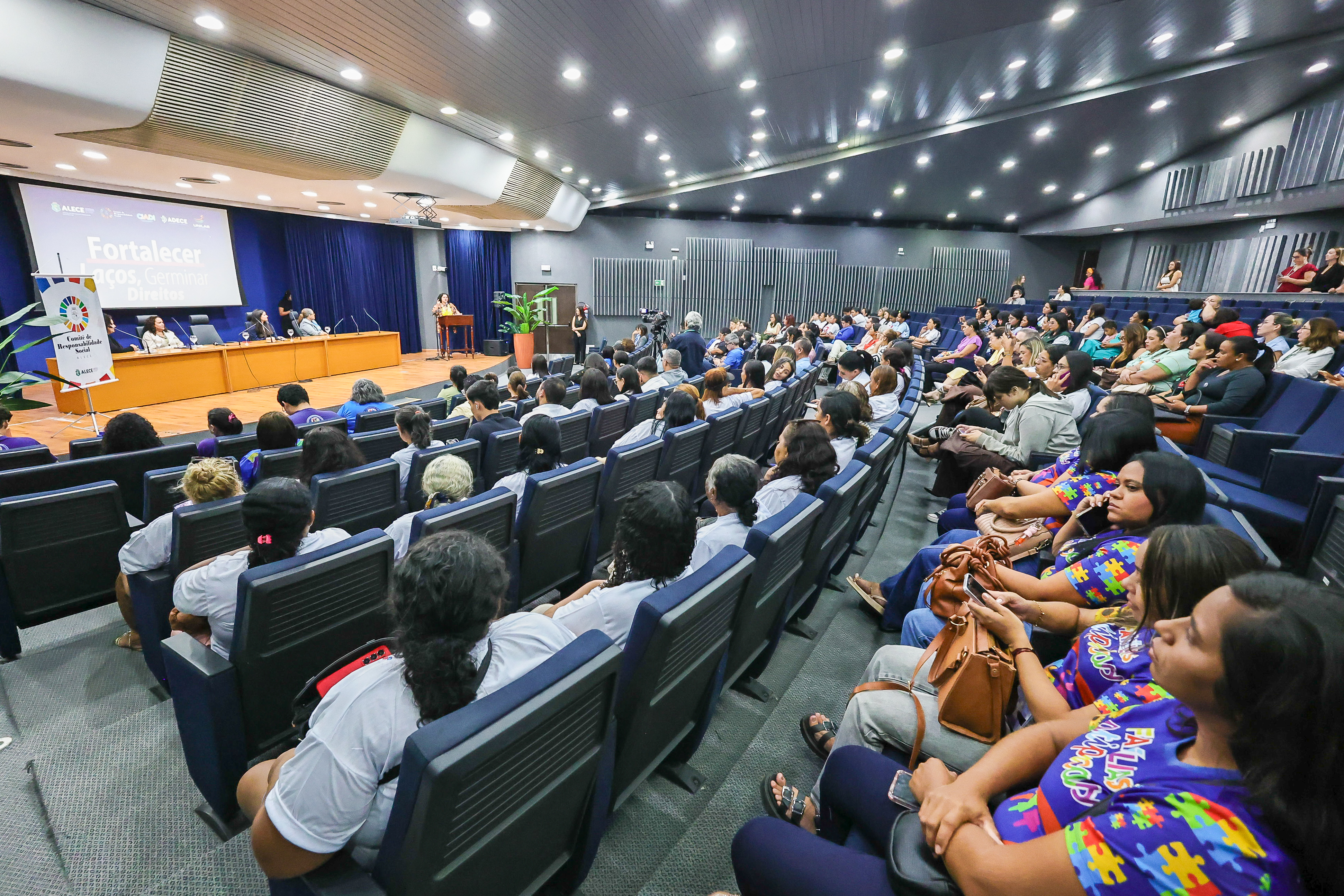 Alece e Unilab firmam parceria em seminário voltado para associações de mães atípicas