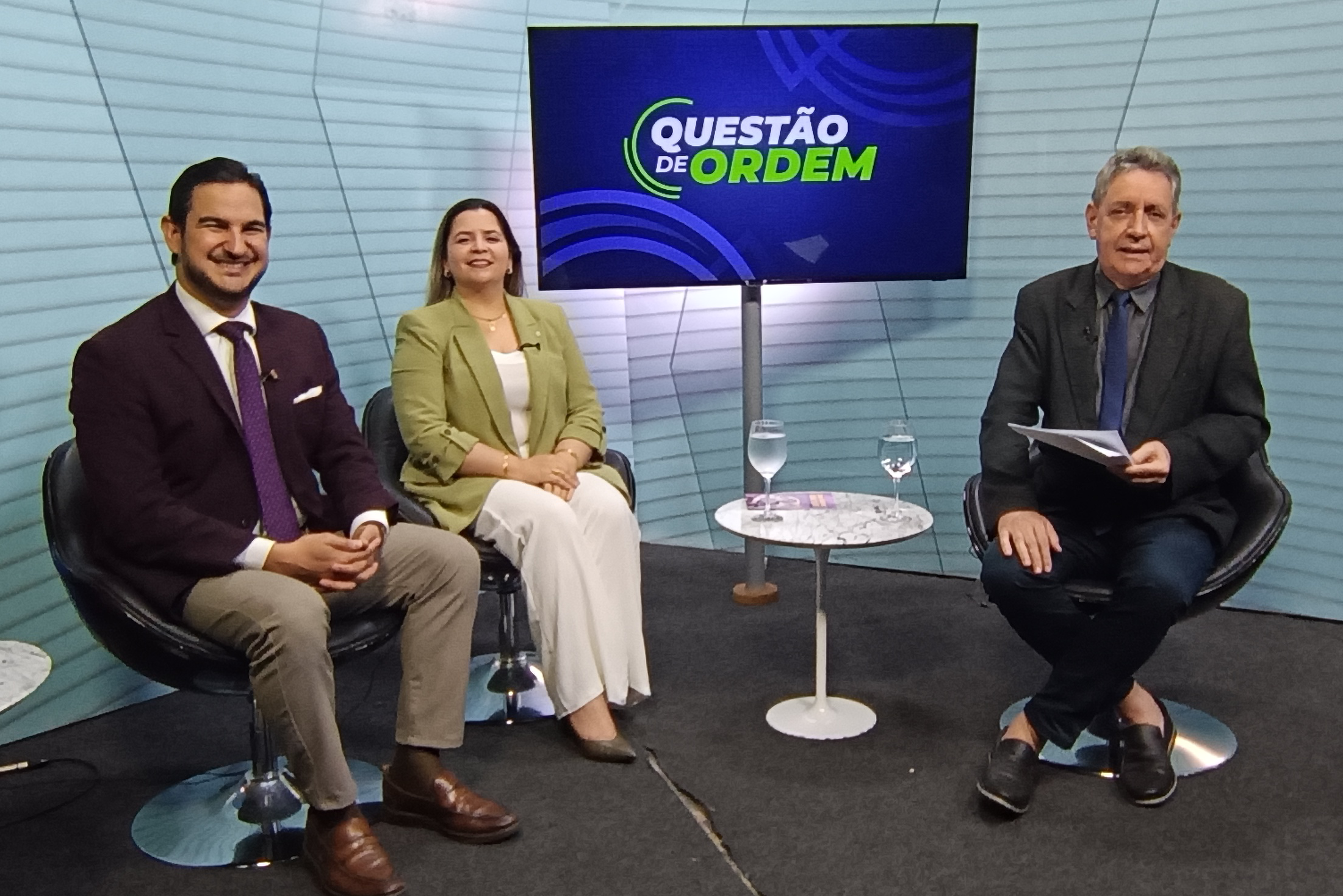 O reitor Jader Figueiredo Correia Neto (à esquerda), a advogada Andrine Nunes (no centro) e o jornalista Renato Abreu (à direita)