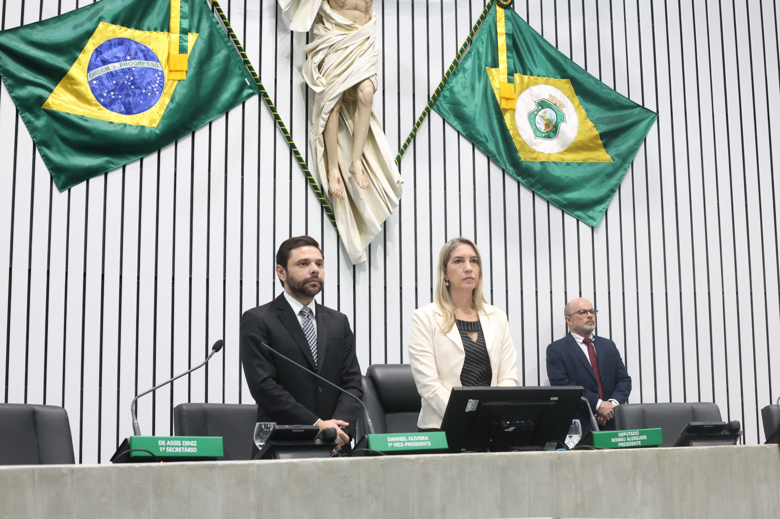 Alece presta minuto de silêncio pela morte de José Maria Lucena
