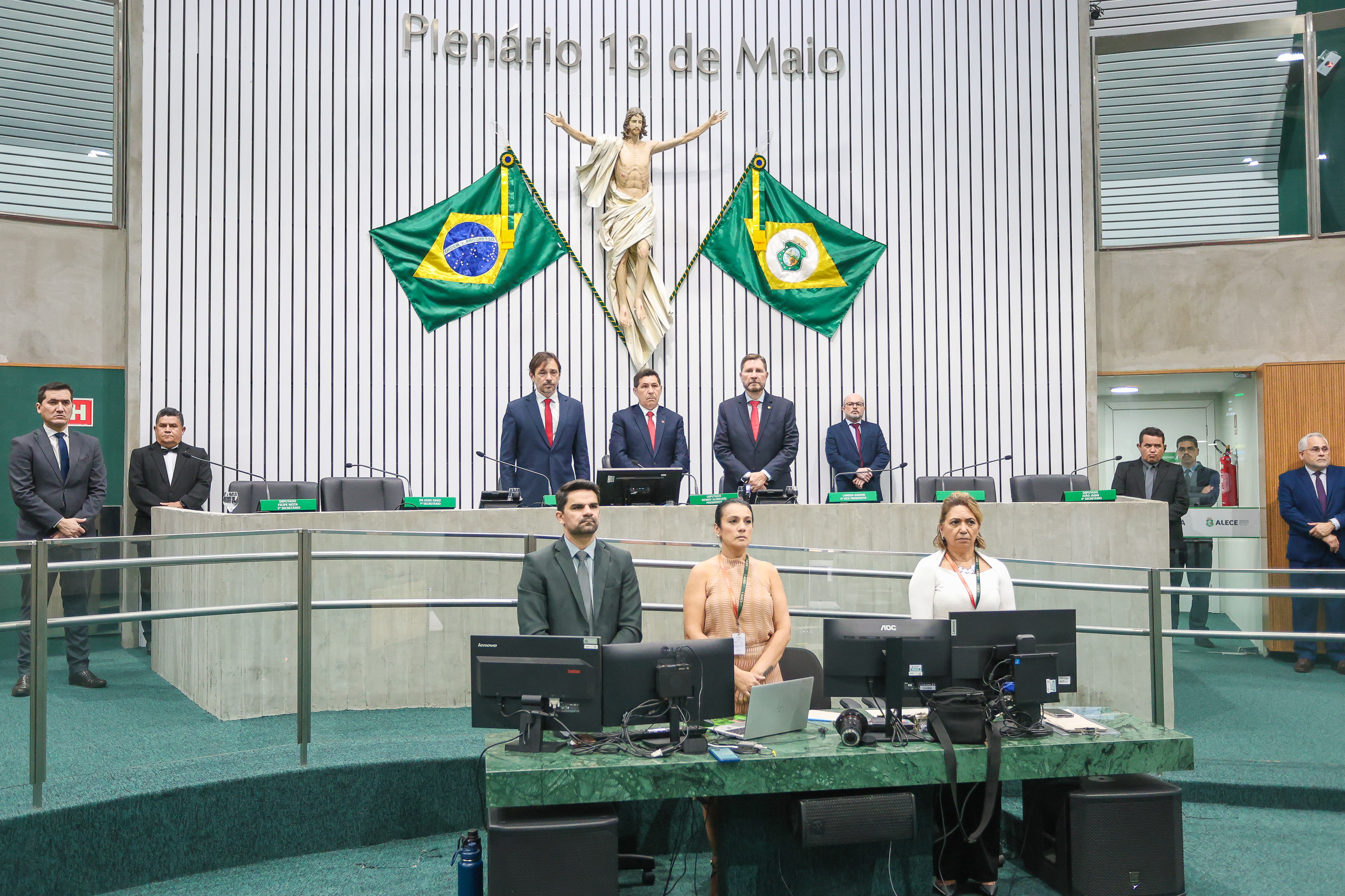 Alece presta minuto de silêncio em homenagem a ex-vereador de Santana do Acaraú