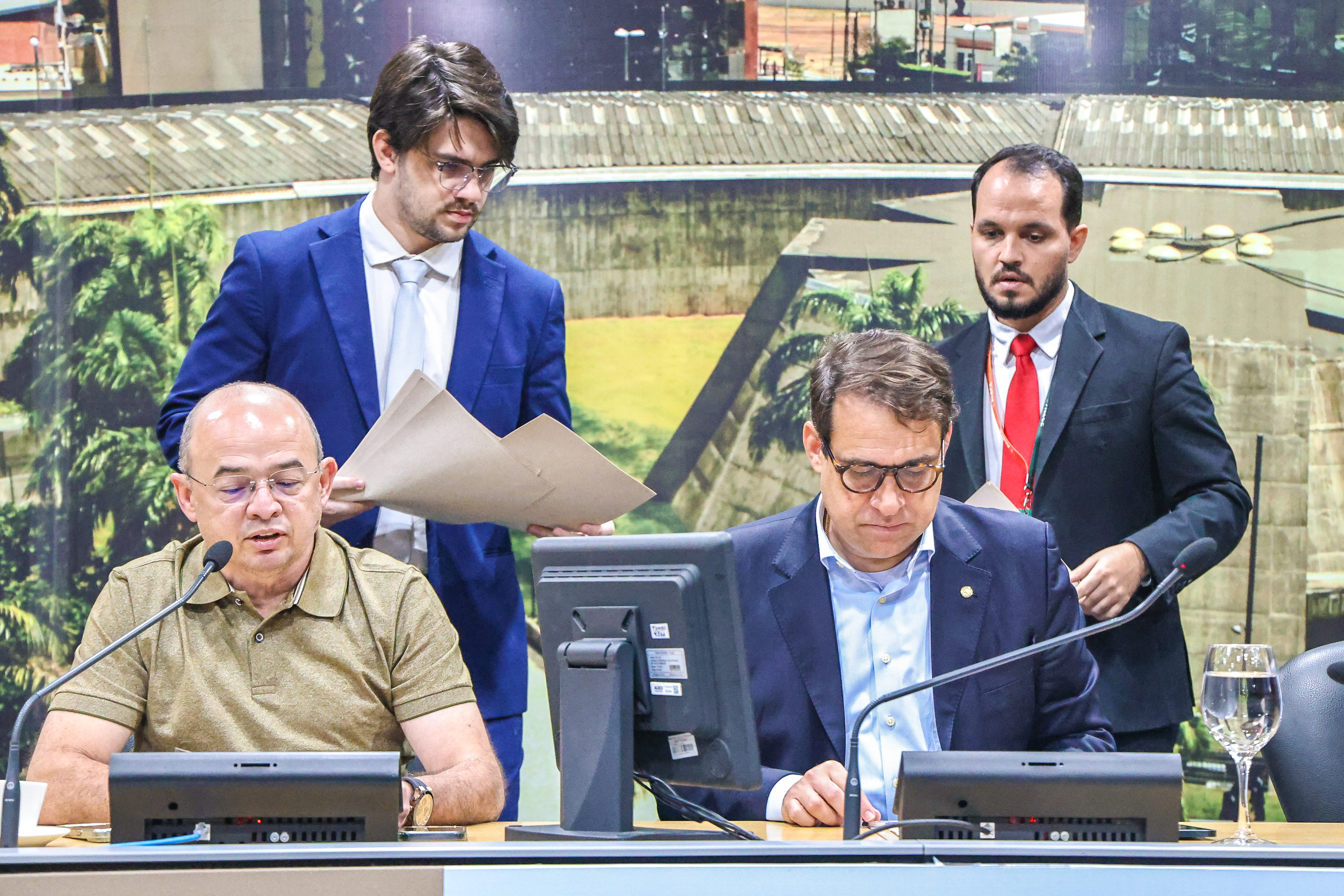 Comissões técnicas da Alece aprovam cinco projetos de deputados nesta terça