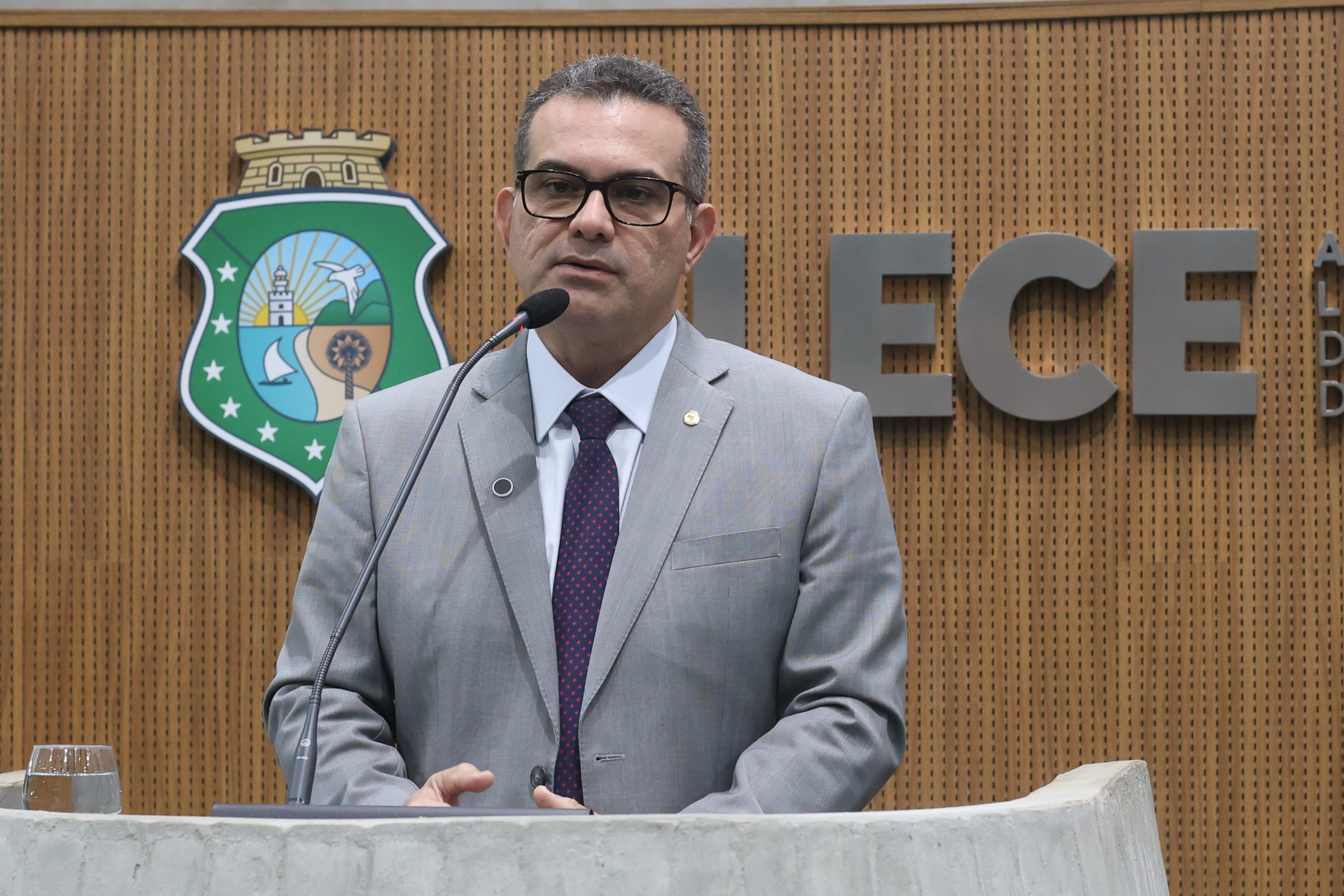 Simão Pedro agradece reeleição e reafirma compromisso com os cearenses
