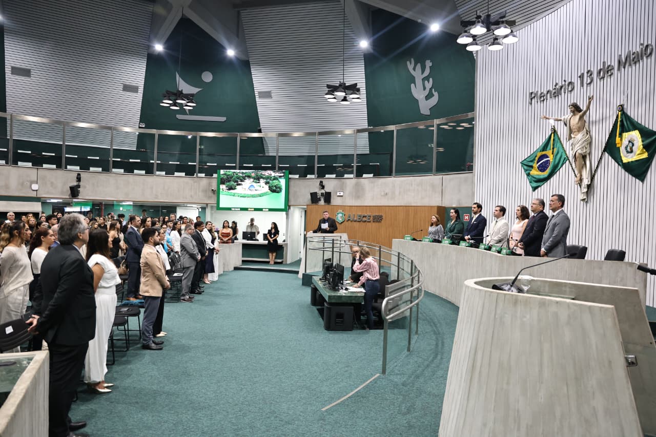 Sessão solene foi realizada no Plenário 13 de Maio