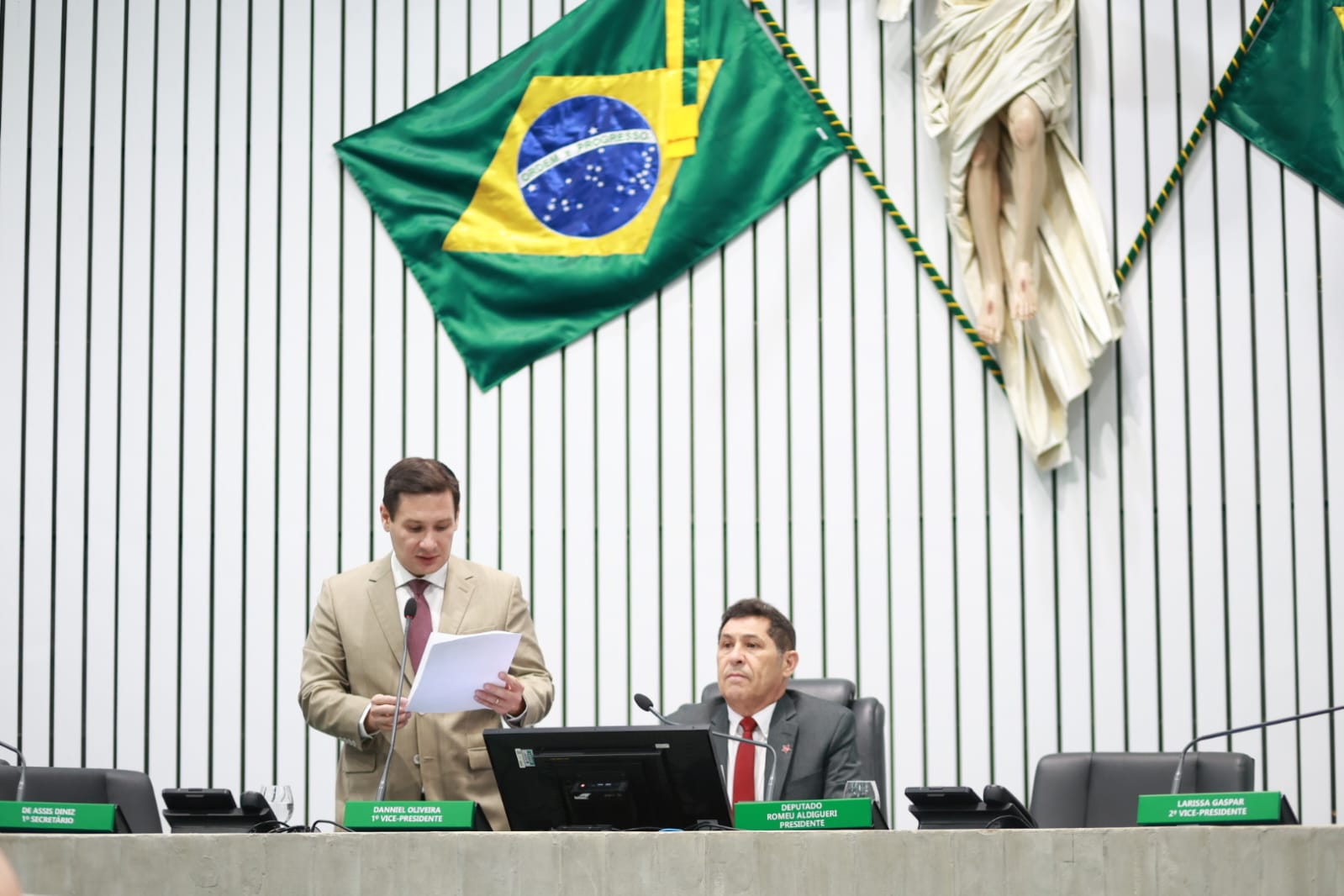 A leitura das matérias foi realizada pelo deputado Marcos Sobreira (PSB)