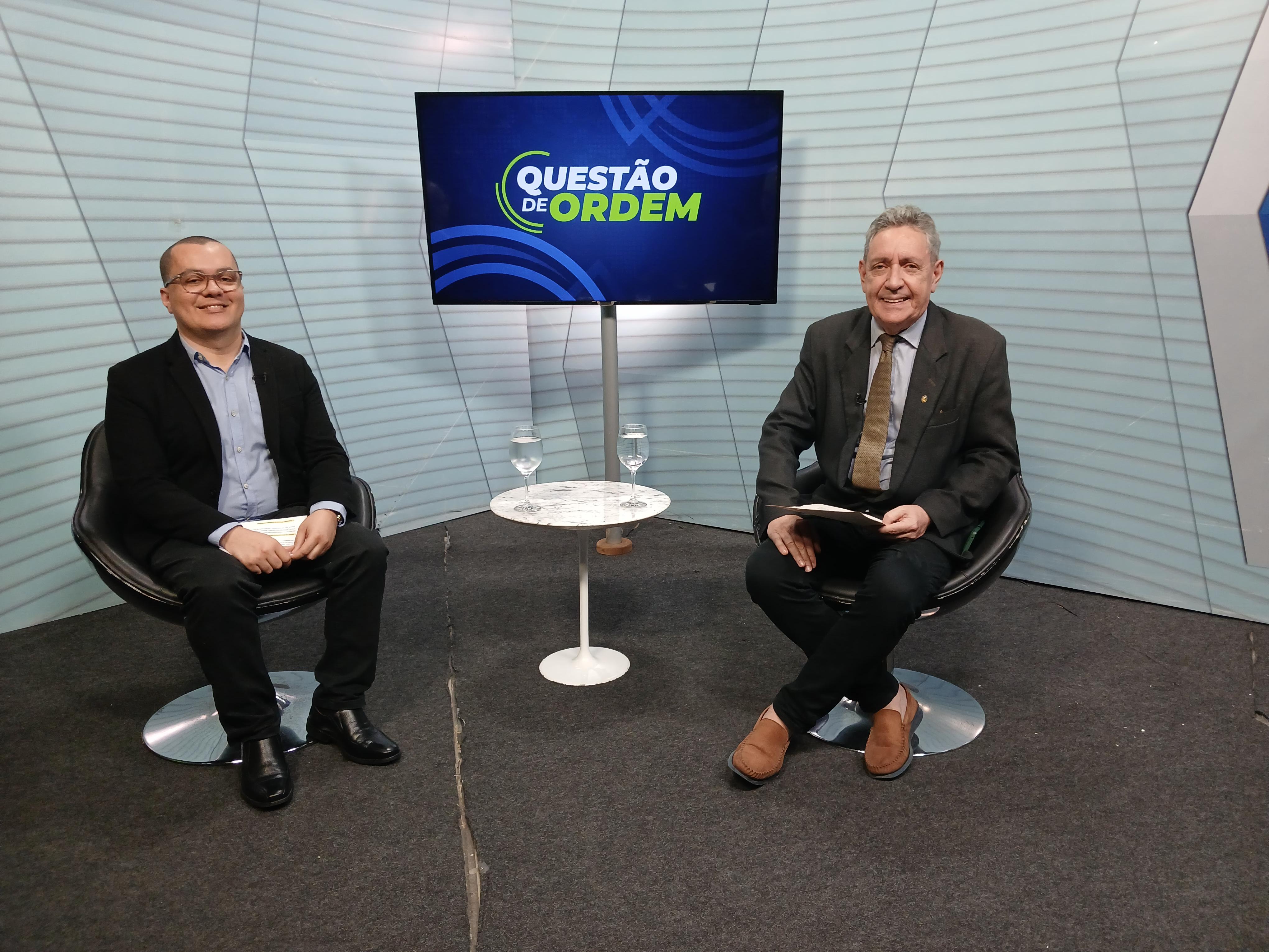O médico e professor Geraldo Bezerra (à esquerda) e o jornalista Renato Abreu (à direita).