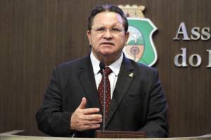 Deputado Roberto Mesquita (PV)