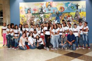 Alunos visitam a ALCE 