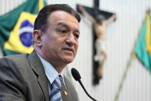 Ferreira Aragão quer multar transportes públicos que não param para idosos