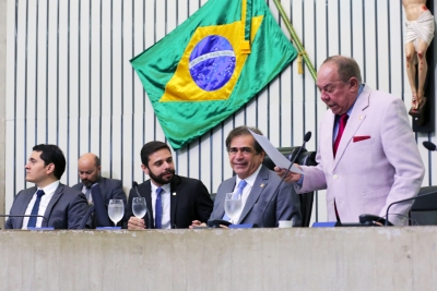 leitura do expediente na sessão plenária desta terça-feira 