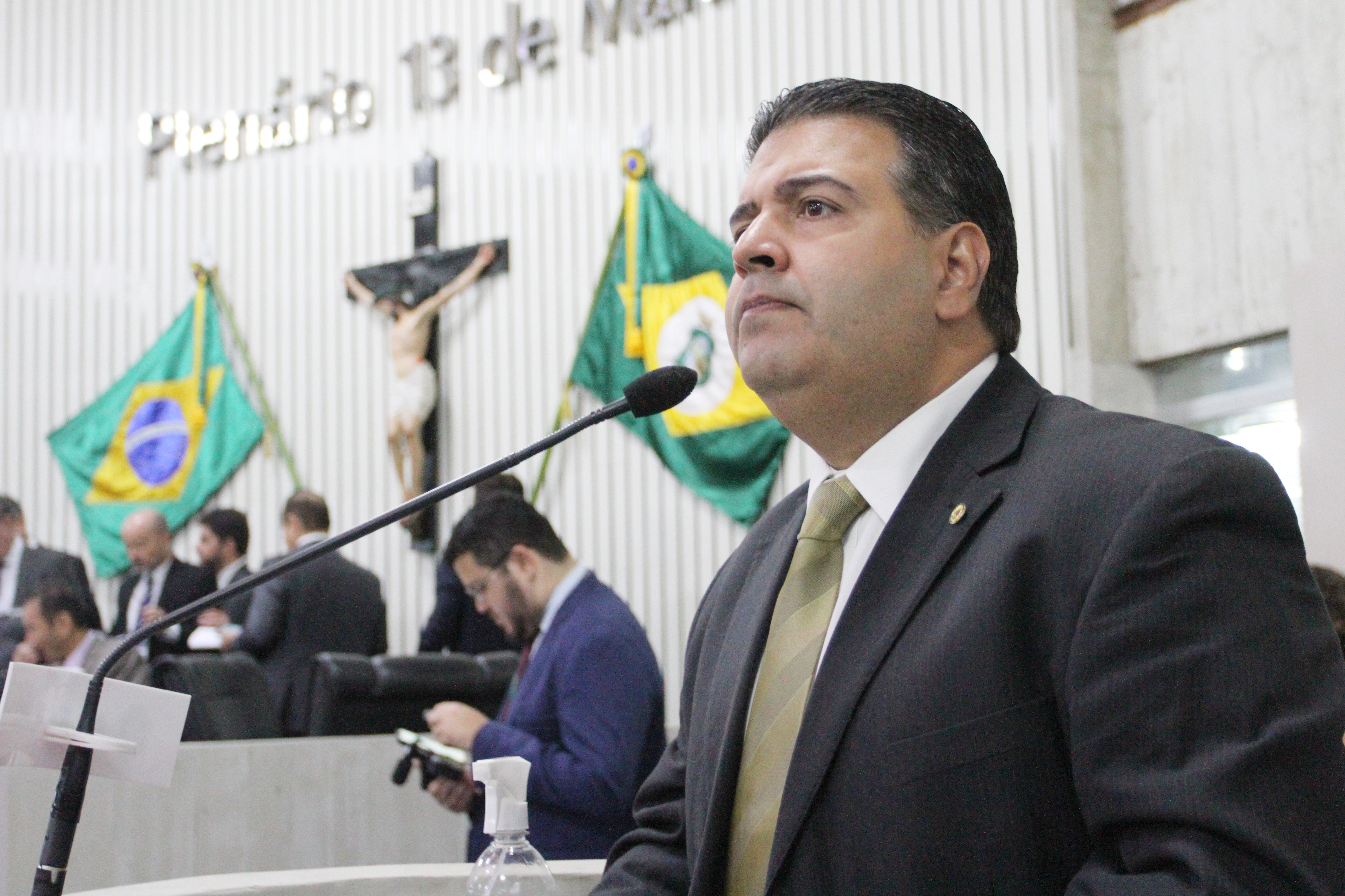 Felipe Mota rebate críticas a Vitor Valim e diz que Caucaia avançou  na sua gestão