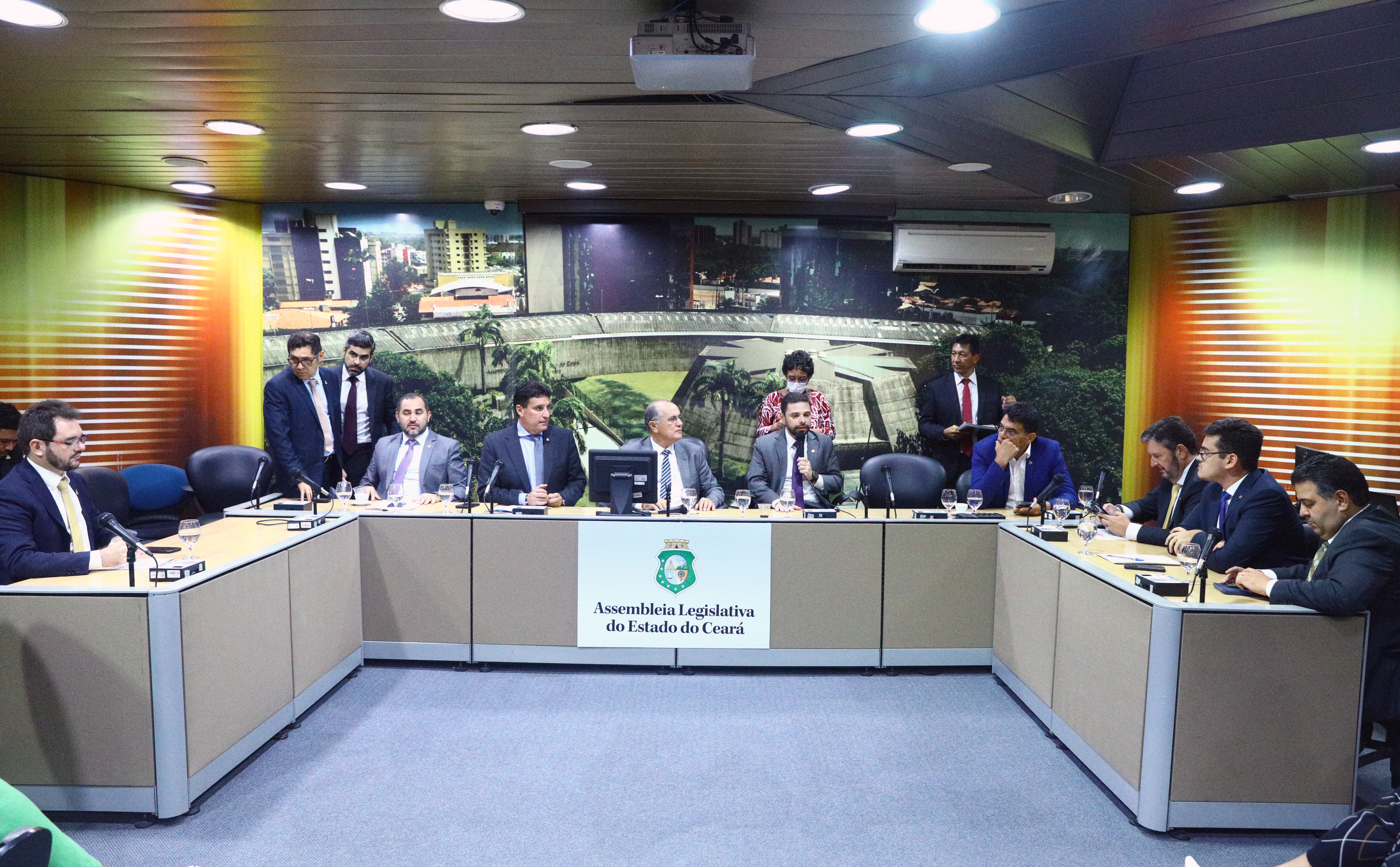 Constituição, Justiça e Redação delibera nomes de presidente e vice